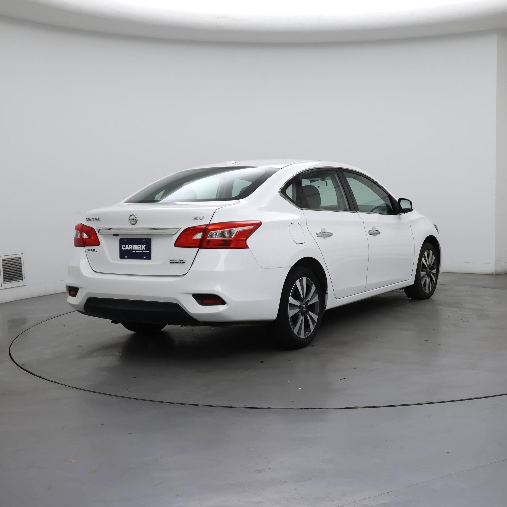 Thumbnail: 2019 Nissan Sentra - 8