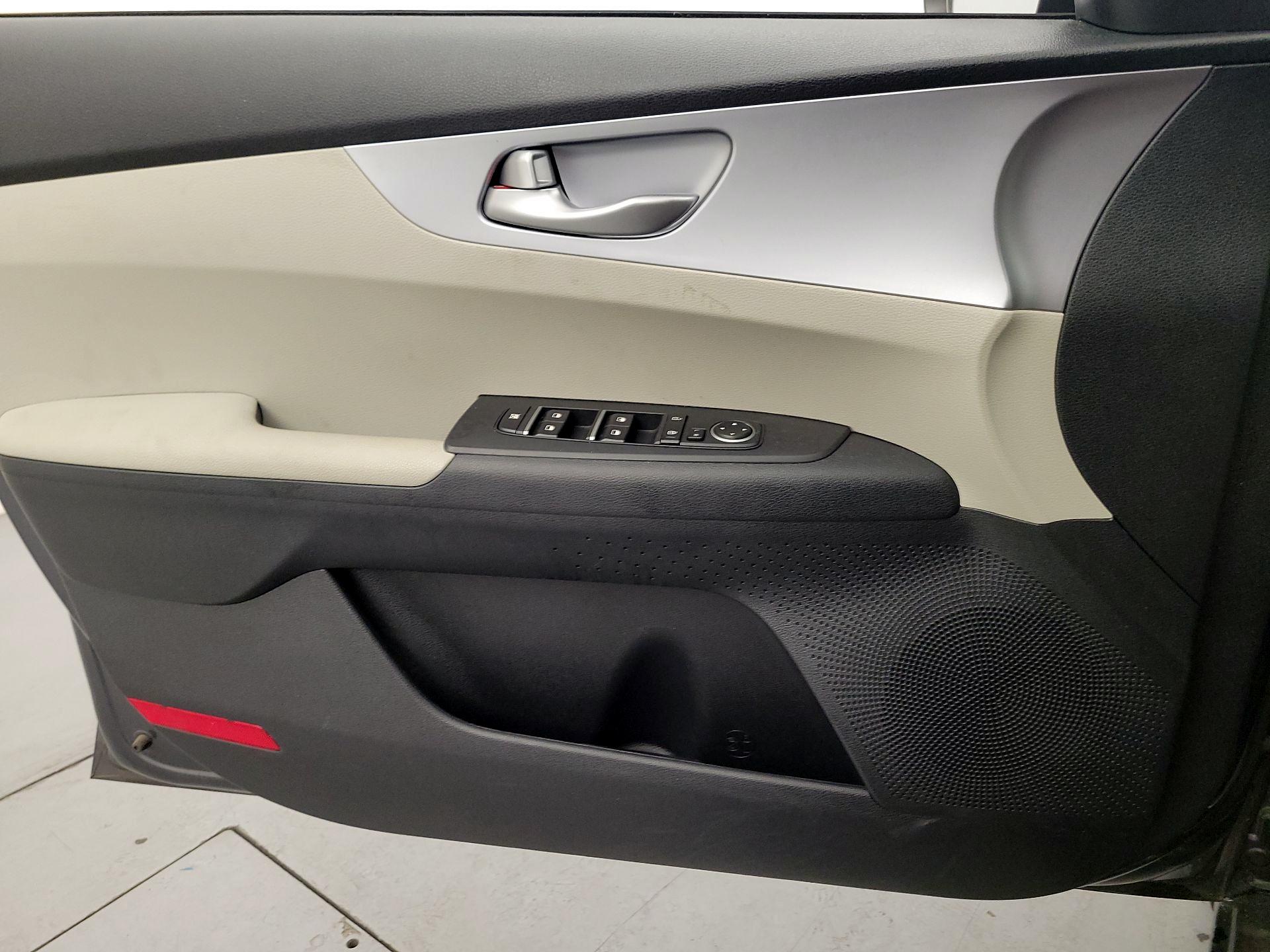 Thumbnail: 2023 Kia Forte - 12