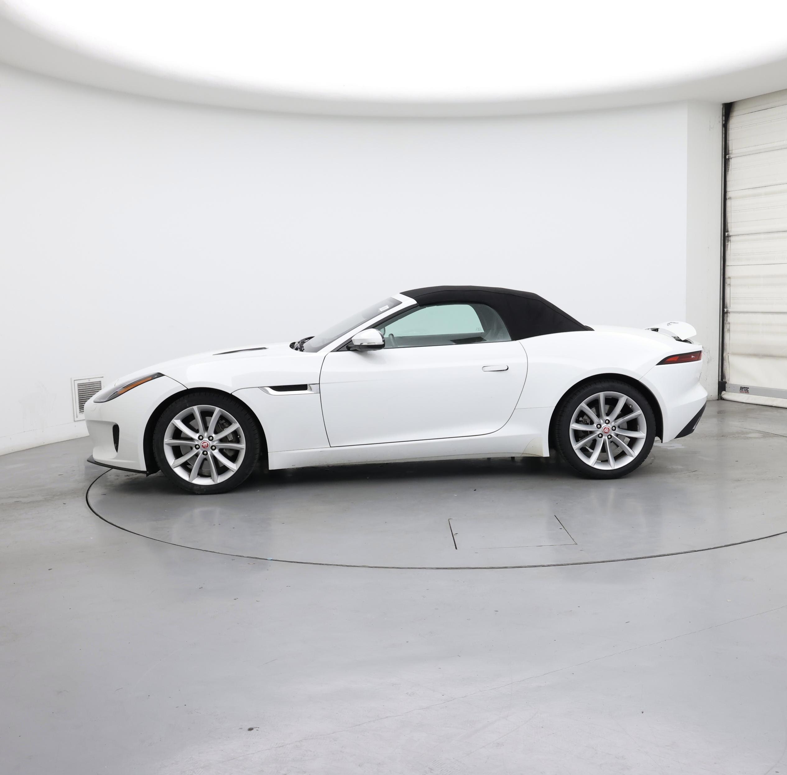 Thumbnail: 2019 Jaguar F-Type - 3