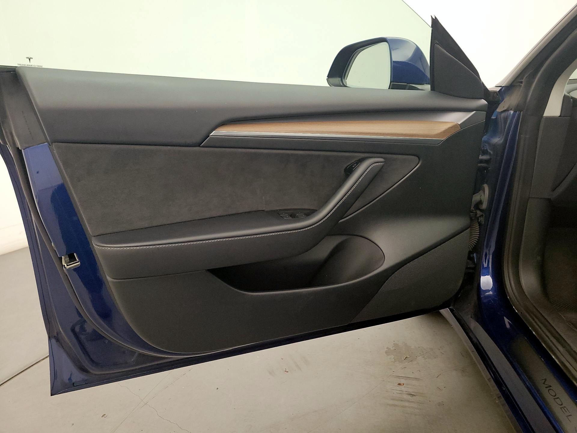 Thumbnail: 2023 Tesla Model 3 - 13