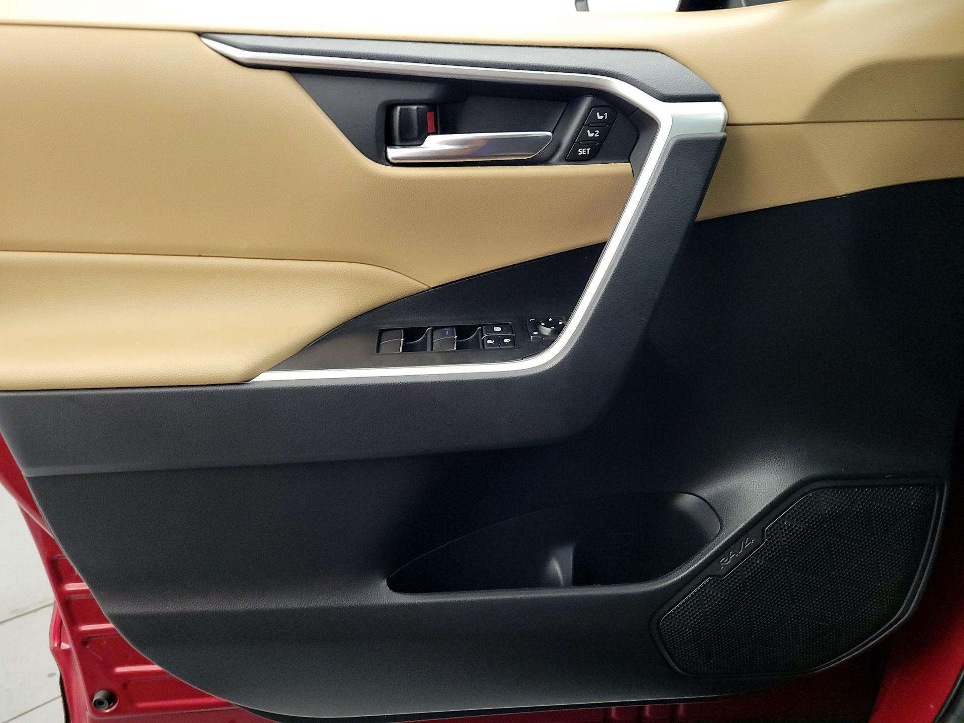 Thumbnail: 2021 Toyota RAV4 - 12