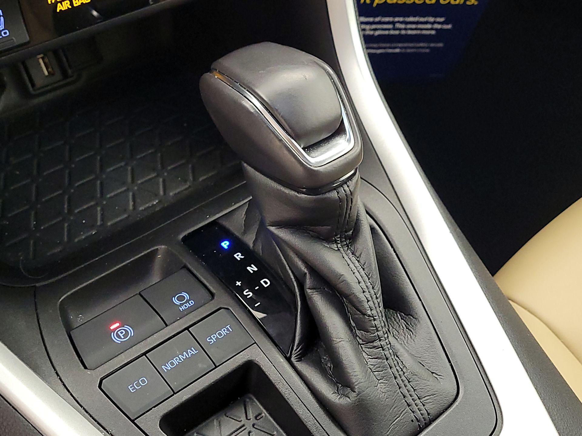 Thumbnail: 2021 Toyota RAV4 - 17