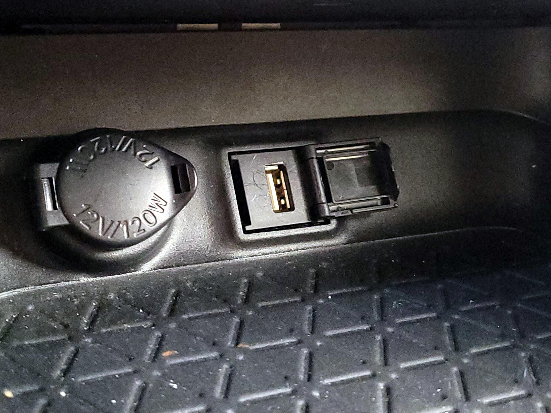 Thumbnail: 2021 Toyota RAV4 - 18