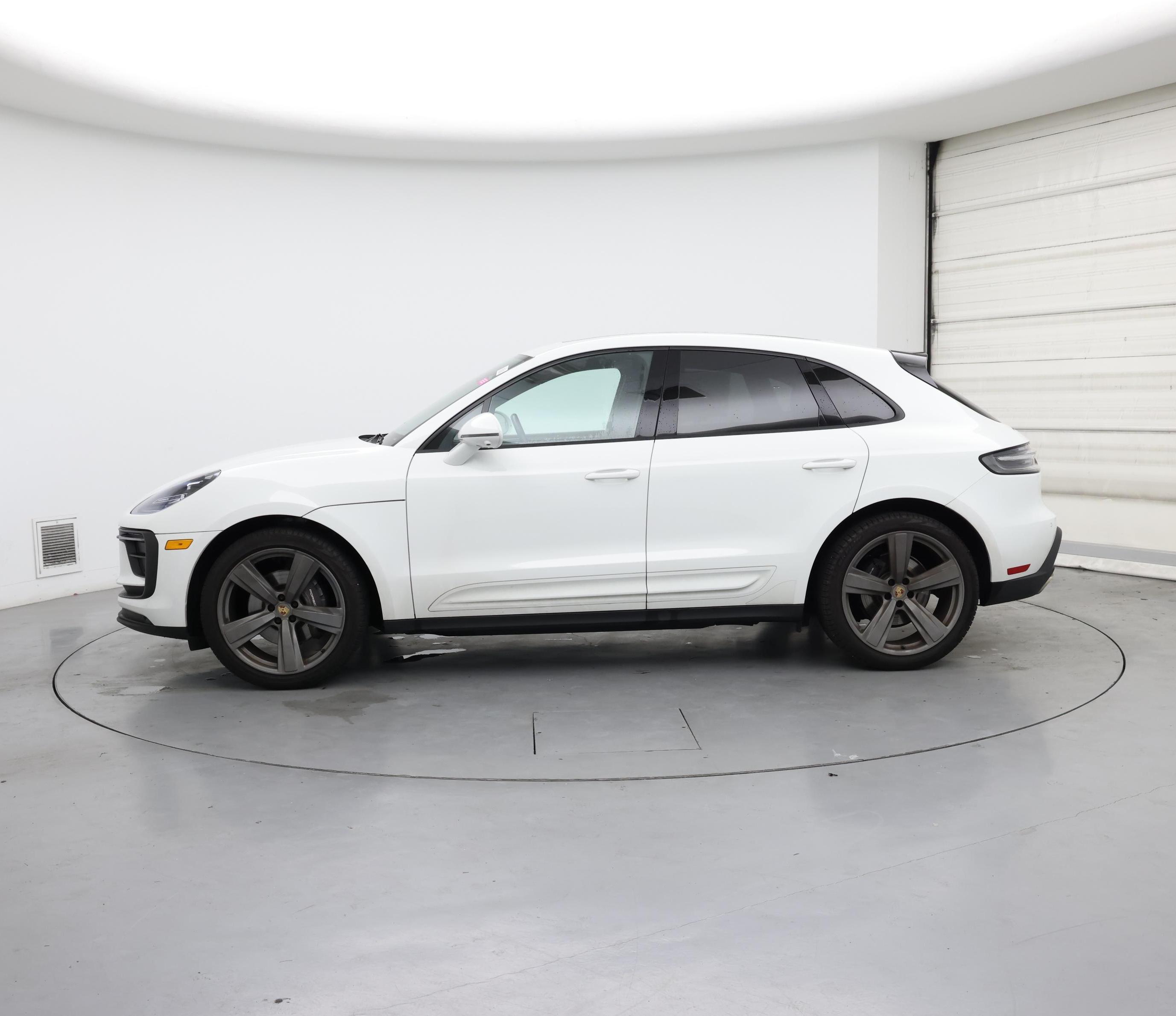 Thumbnail: 2024 Porsche Macan - 3