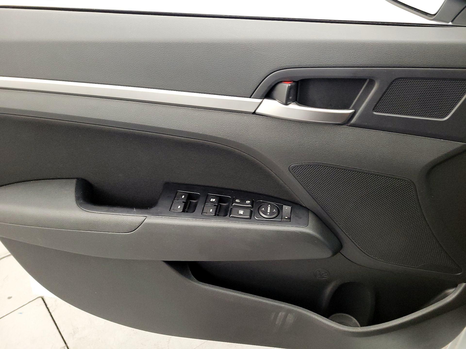Thumbnail: 2020 Hyundai Elantra - 12