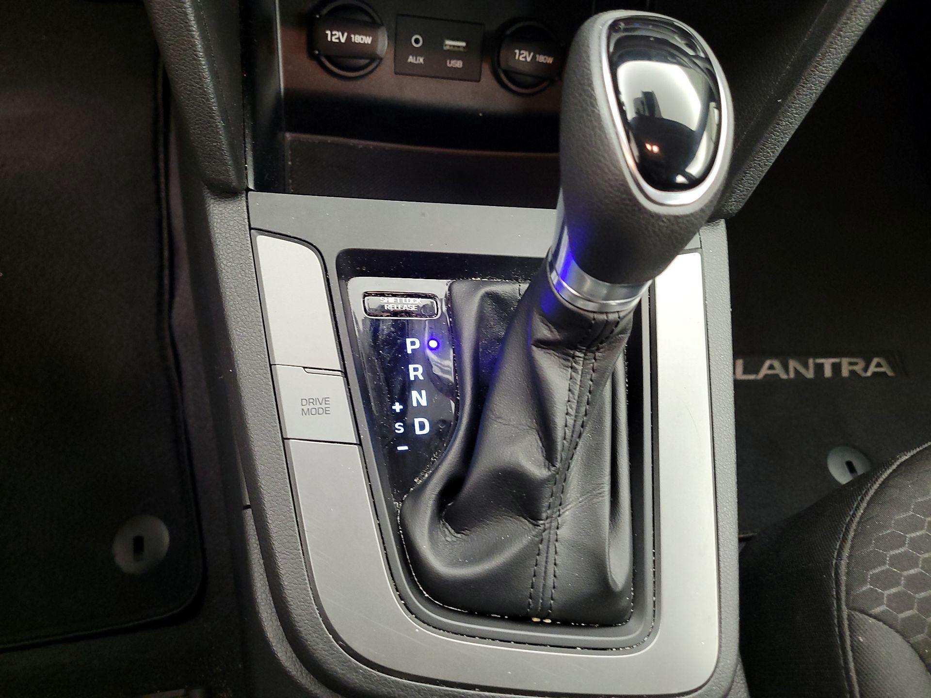 Thumbnail: 2020 Hyundai Elantra - 15