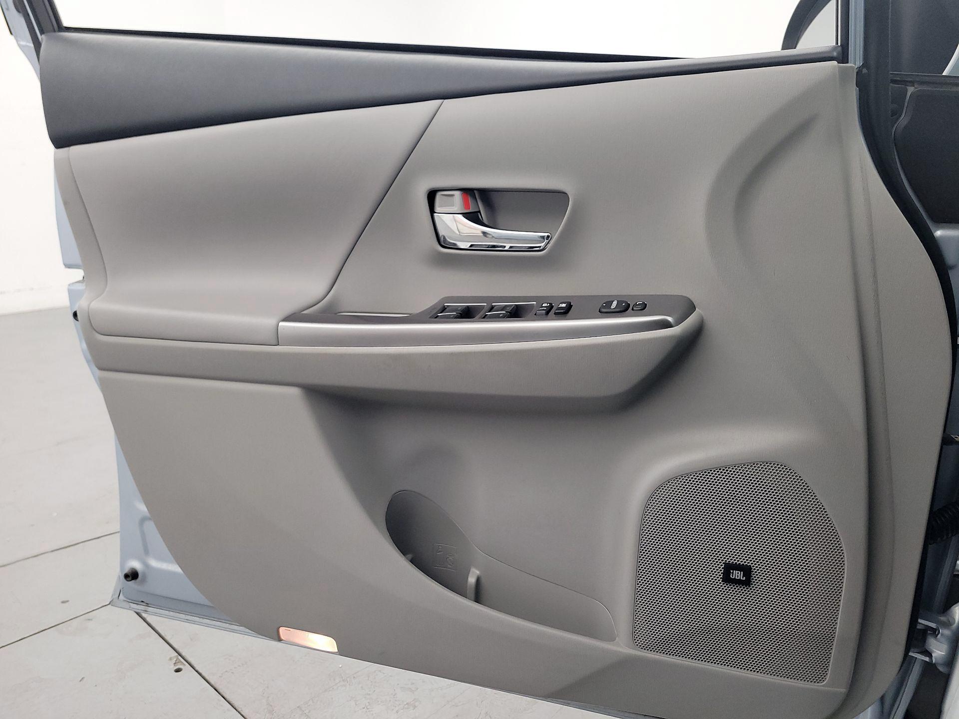 Thumbnail: 2015 Toyota Prius v - 12