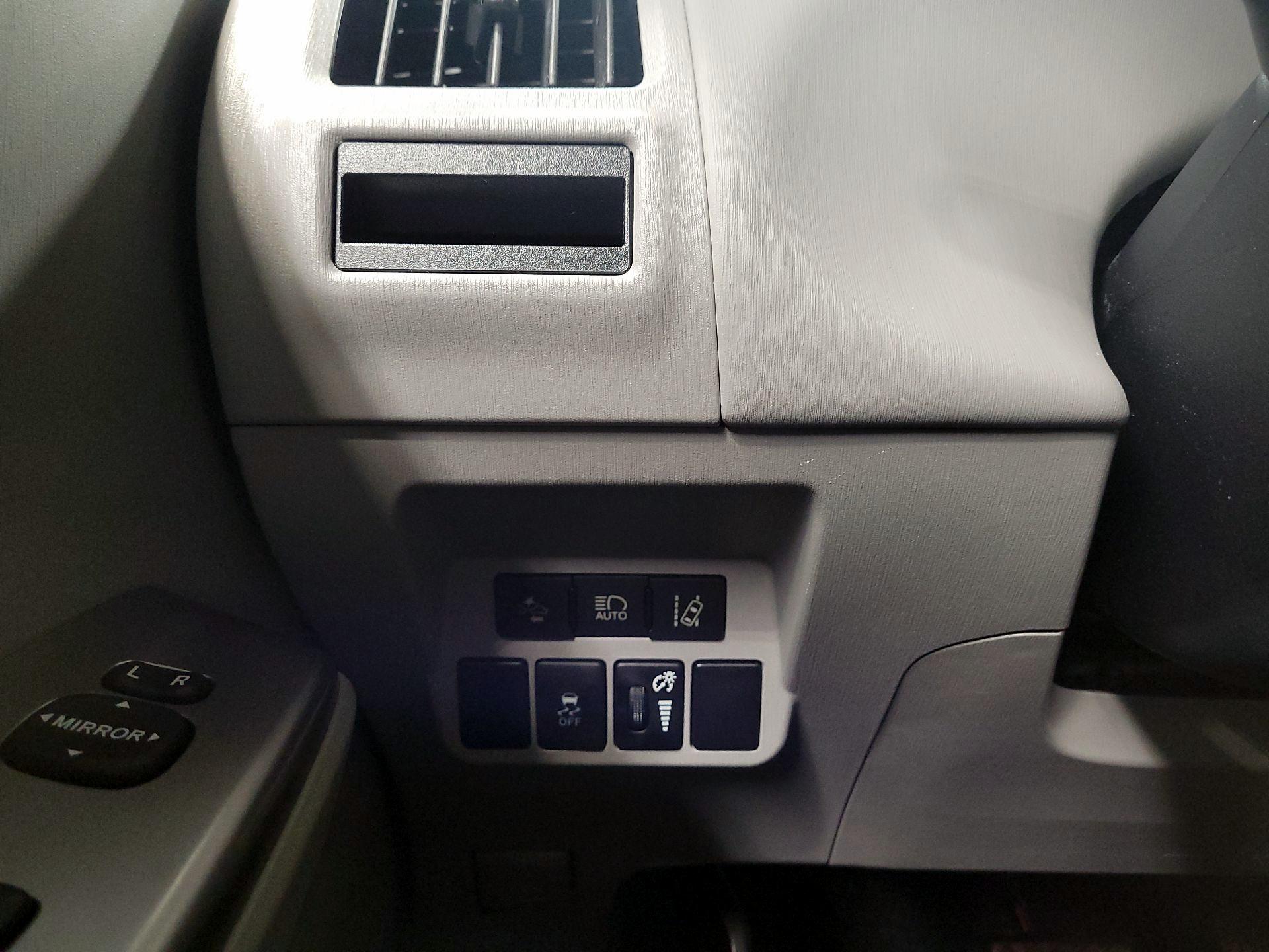 Thumbnail: 2015 Toyota Prius v - 13