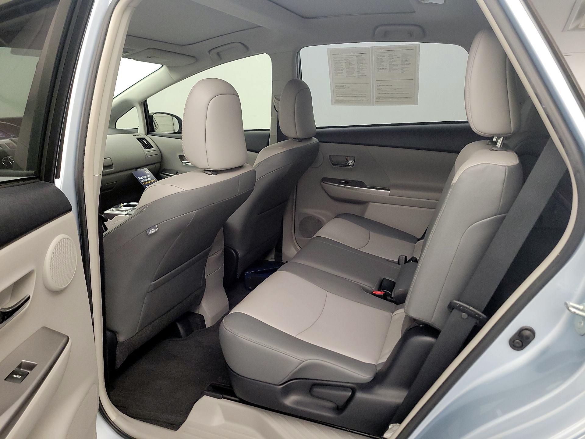 Thumbnail: 2015 Toyota Prius v - 18