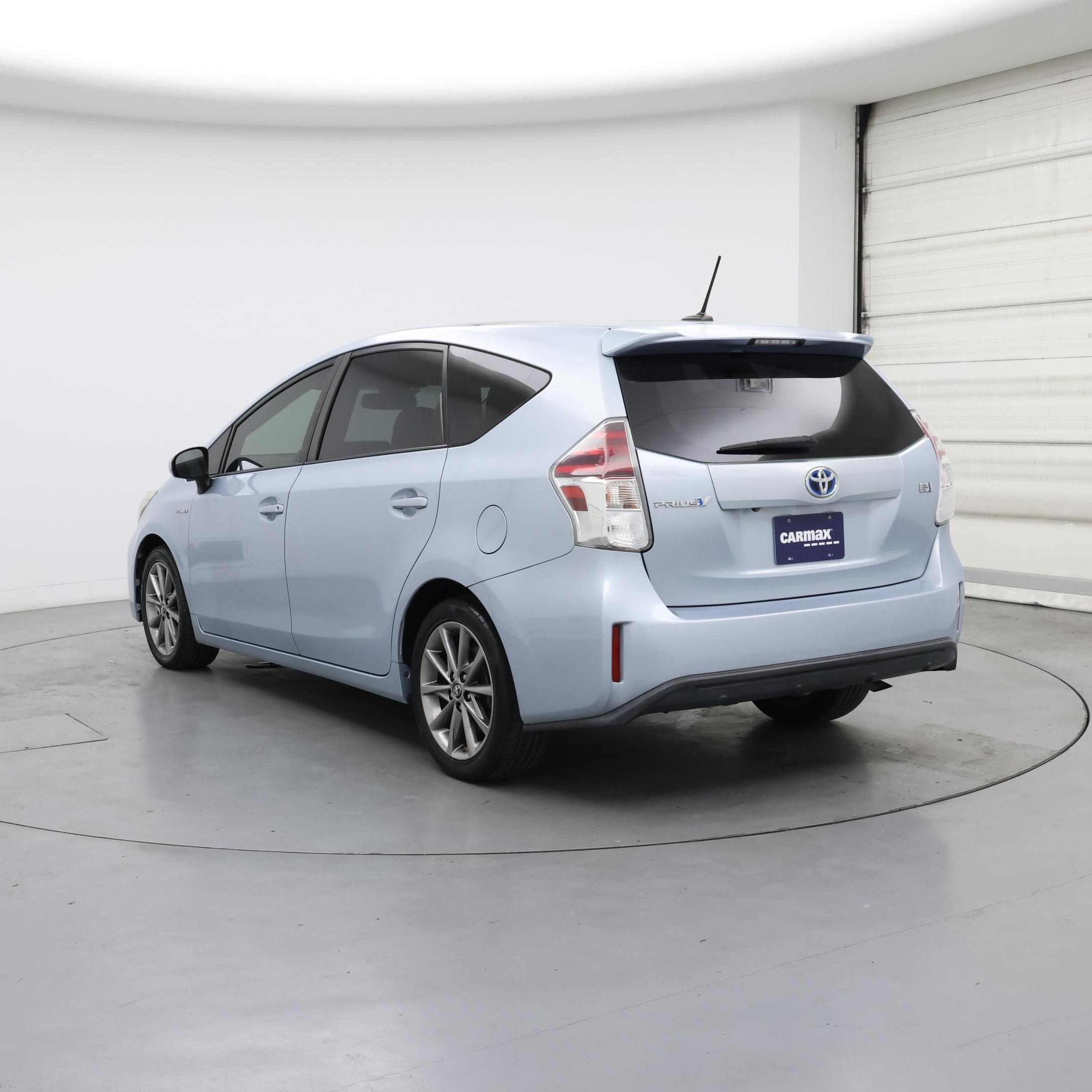 Thumbnail: 2015 Toyota Prius v - 2