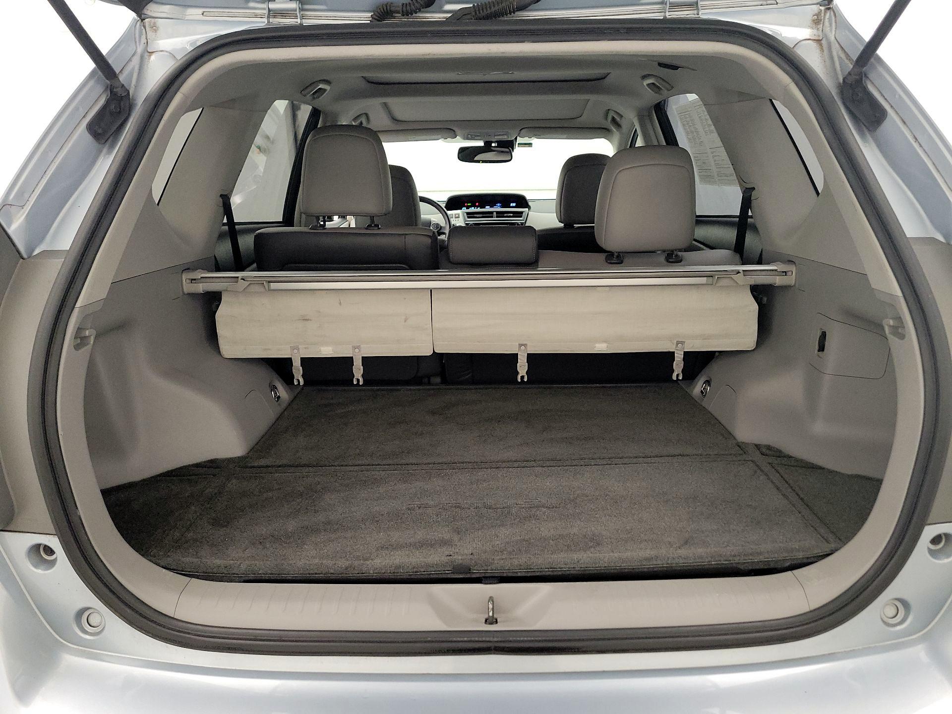 Thumbnail: 2015 Toyota Prius v - 19