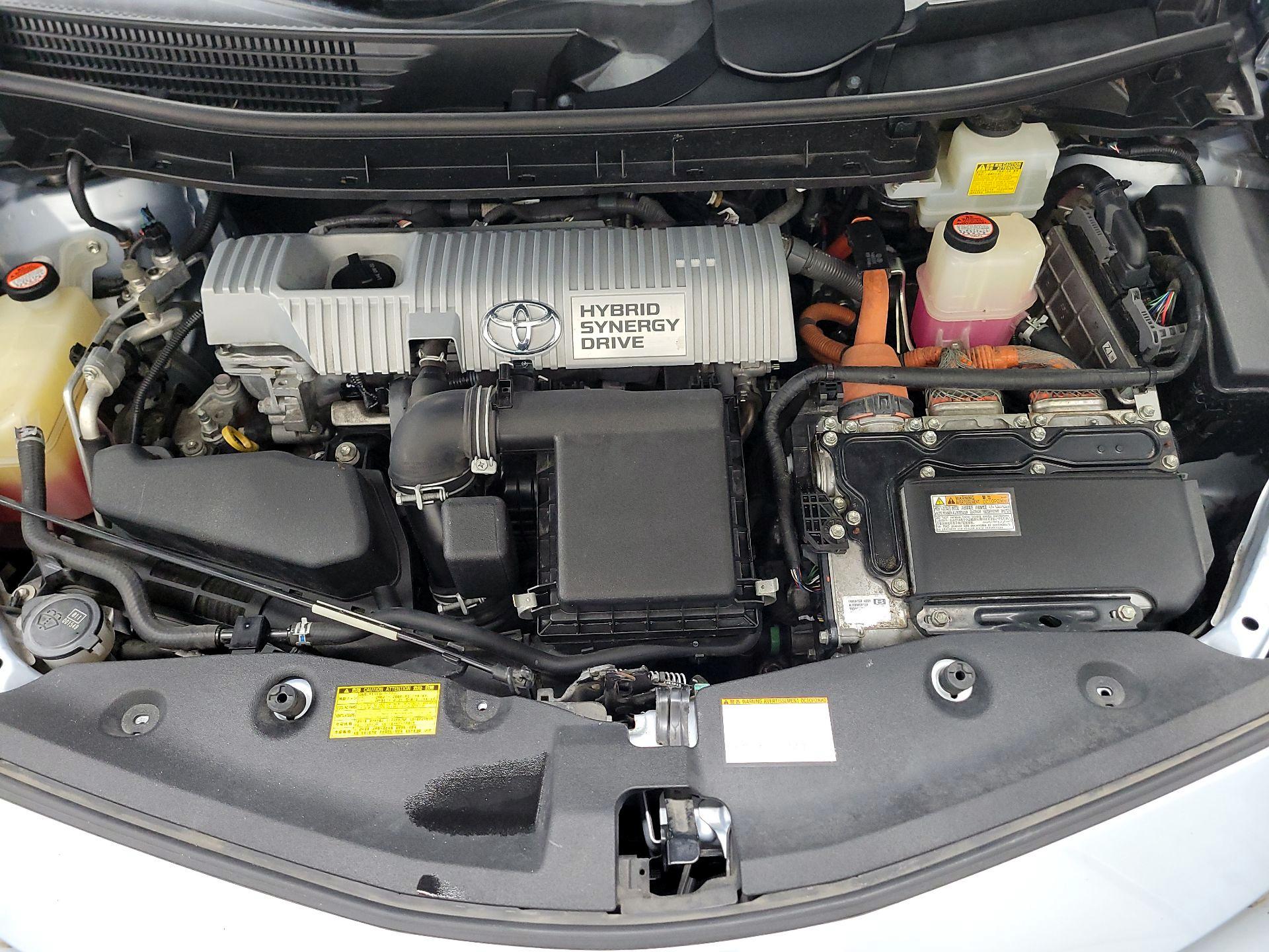 Thumbnail: 2015 Toyota Prius v - 20