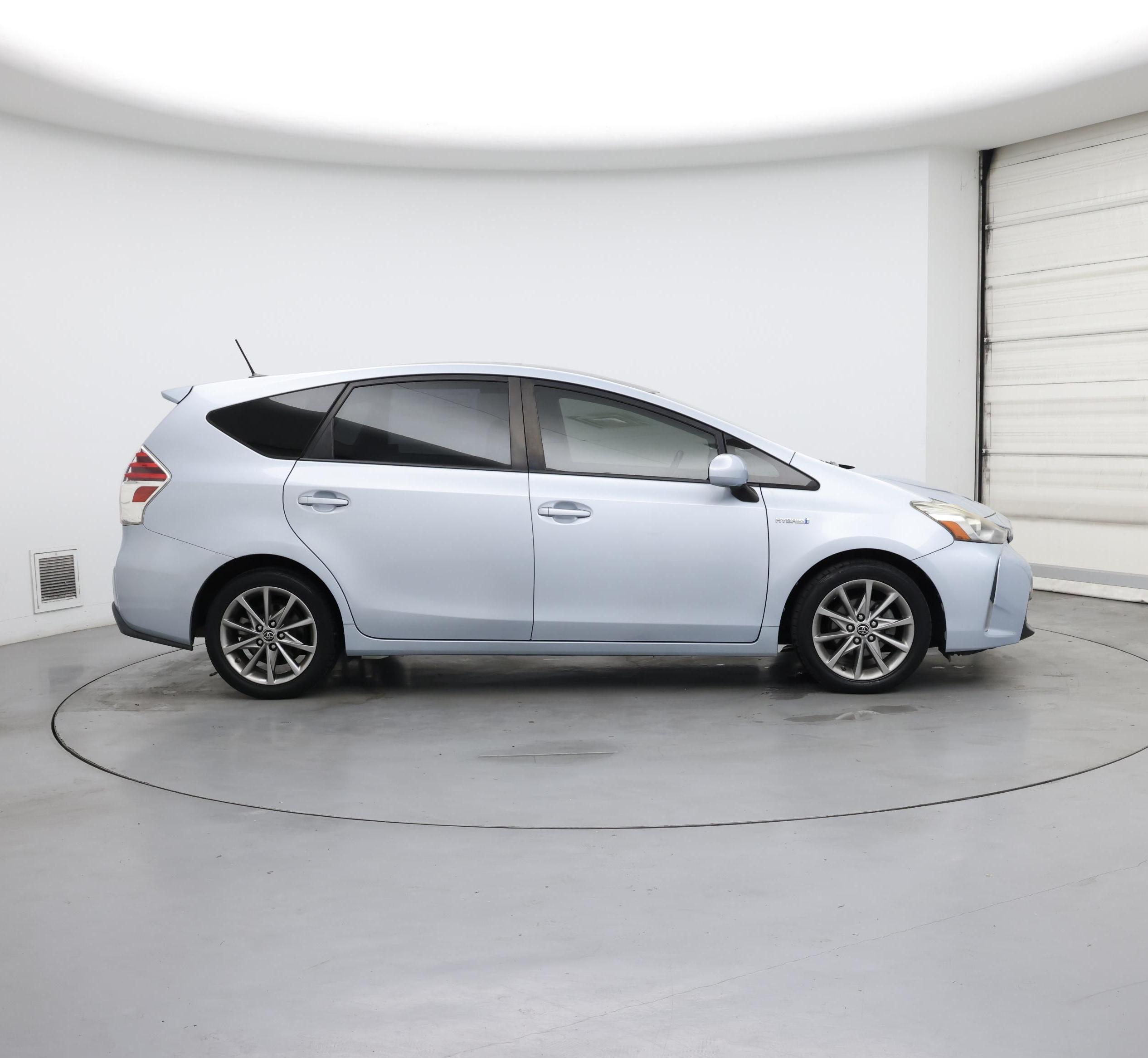 Thumbnail: 2015 Toyota Prius v - 7