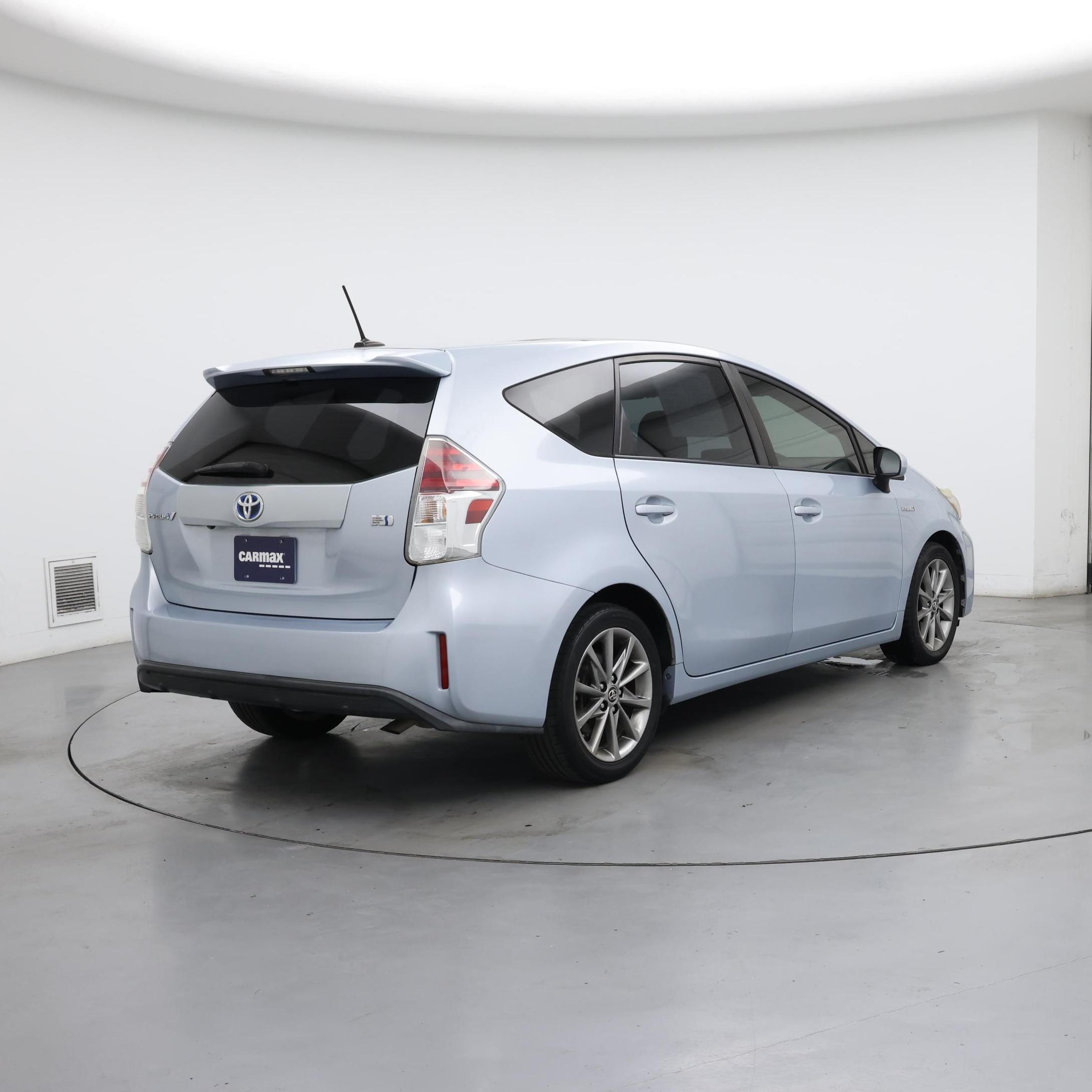 Thumbnail: 2015 Toyota Prius v - 8