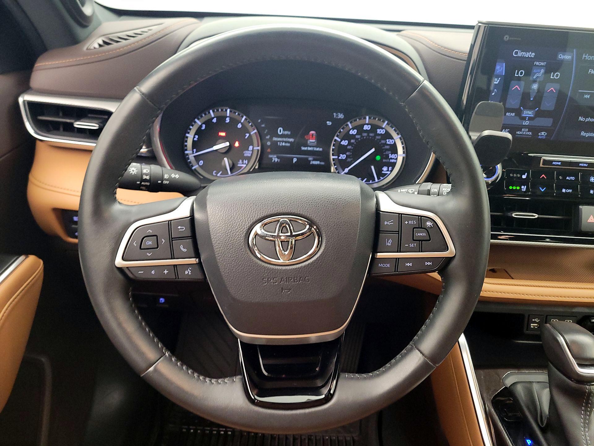 Thumbnail: 2022 Toyota Highlander - 10