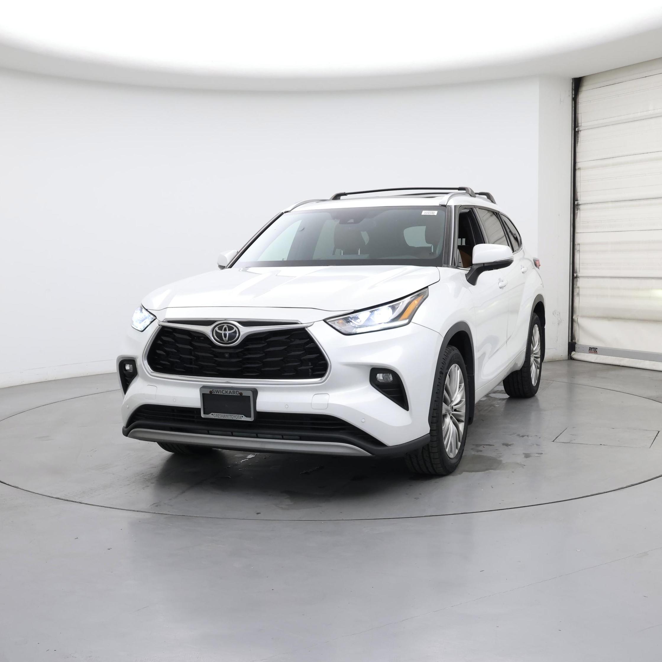 Thumbnail: 2022 Toyota Highlander - 4