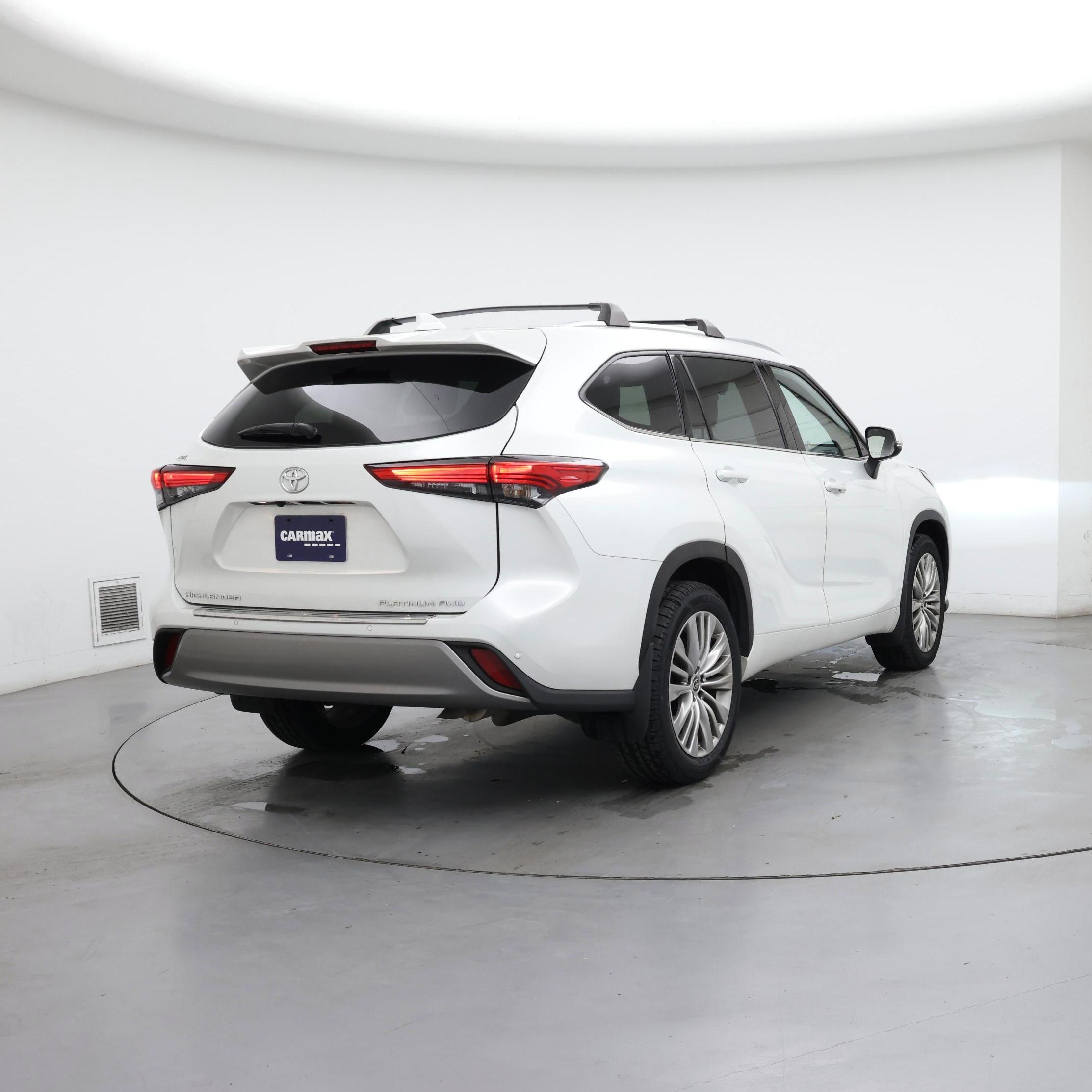 Thumbnail: 2022 Toyota Highlander - 8