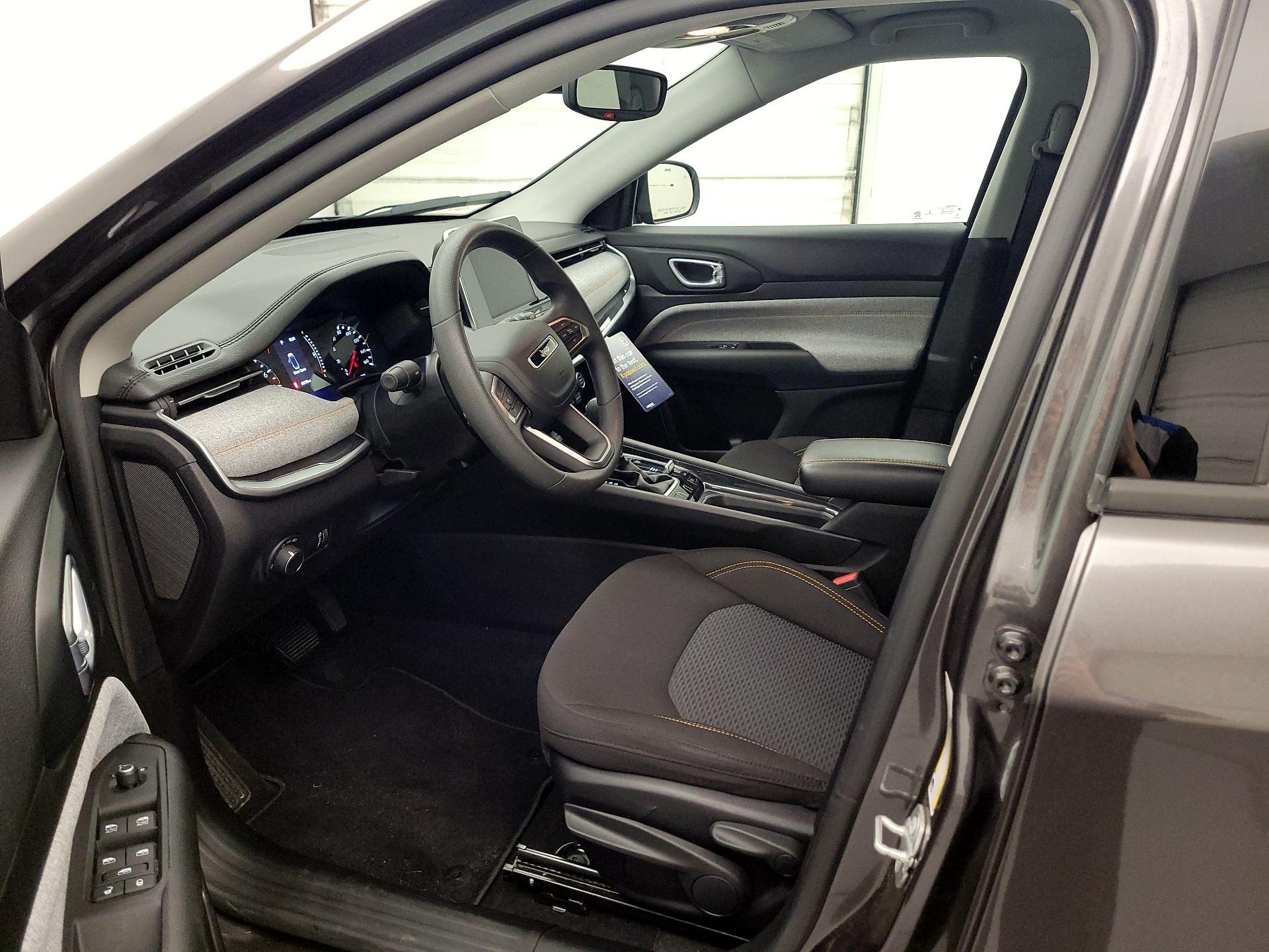 Thumbnail: 2022 Jeep Compass - 11