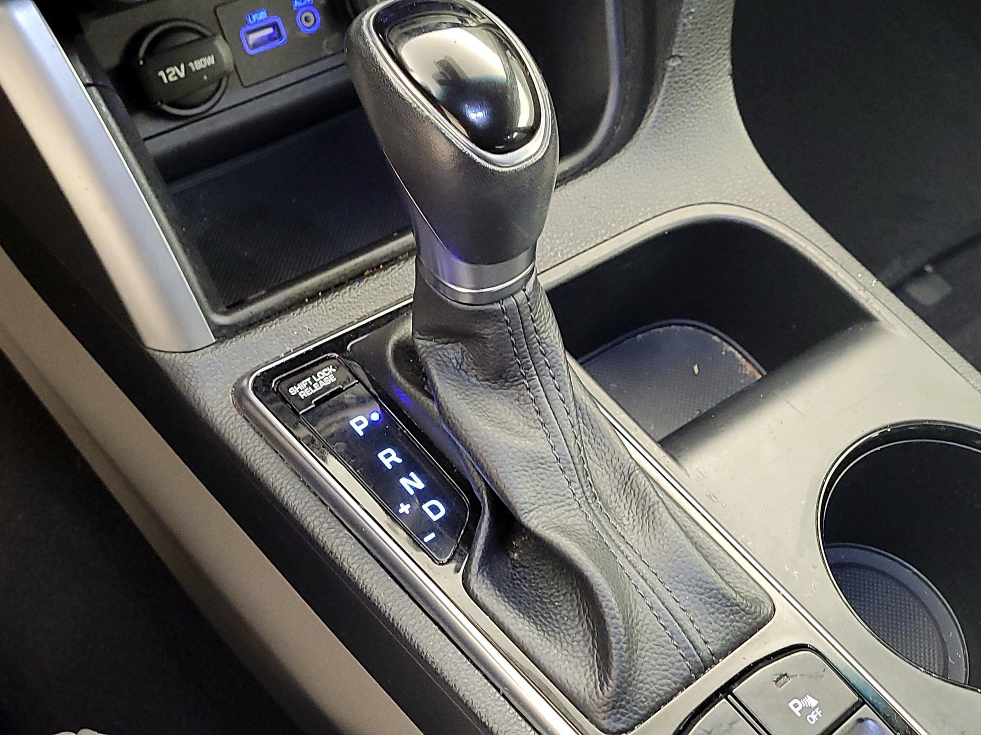 Thumbnail: 2016 Hyundai Sonata - 17