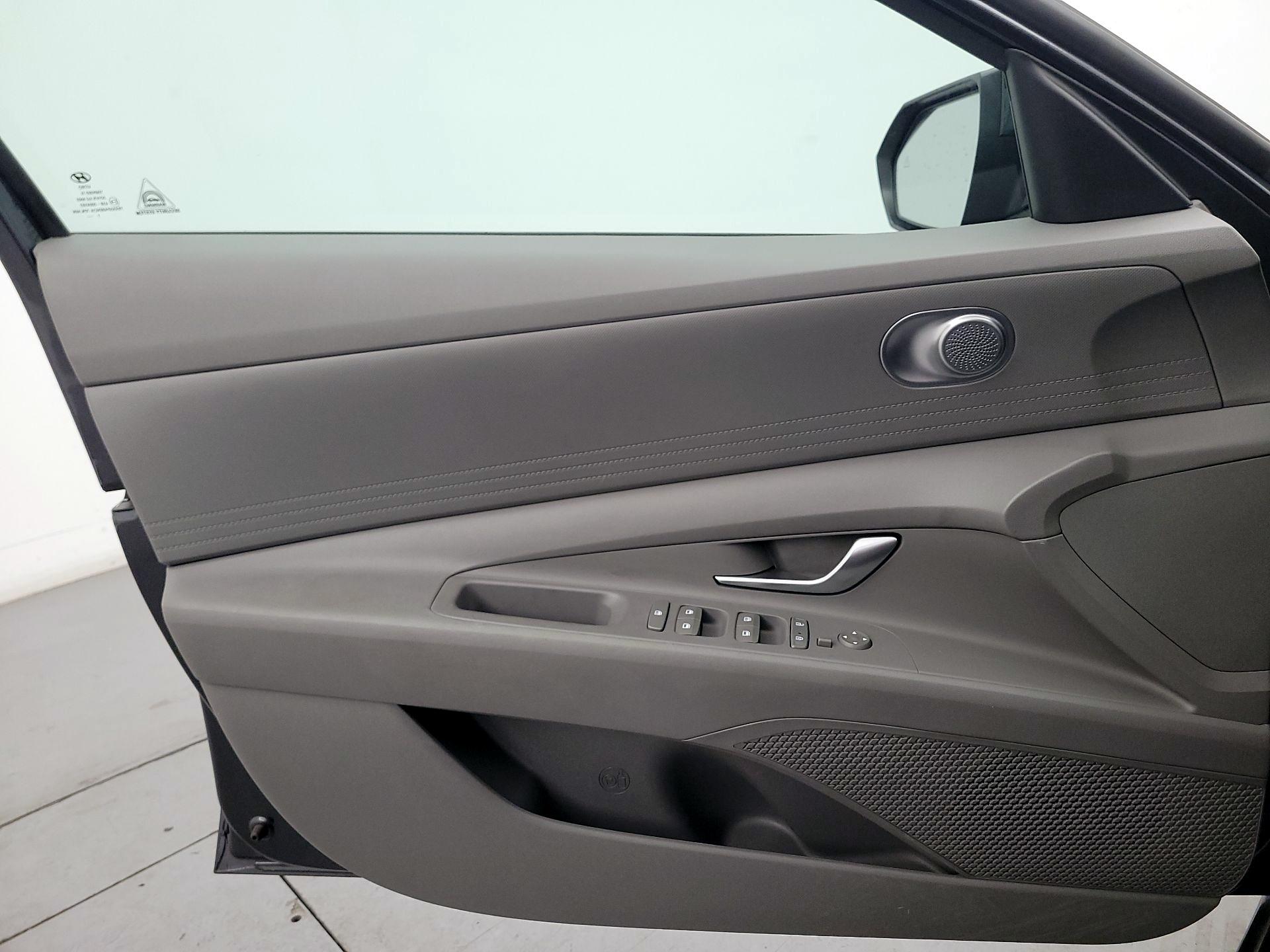 Thumbnail: 2022 Hyundai Elantra - 12