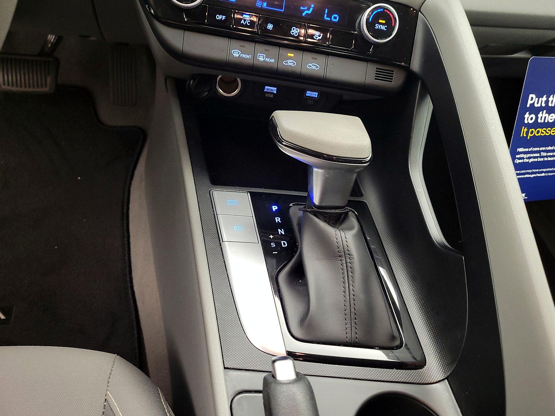 Thumbnail: 2022 Hyundai Elantra - 17