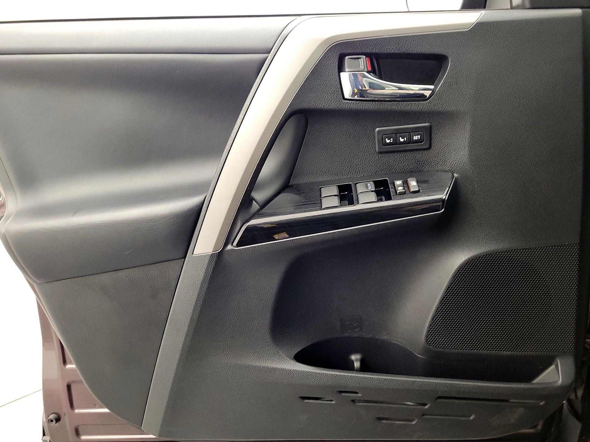 Thumbnail: 2018 Toyota RAV4 - 12