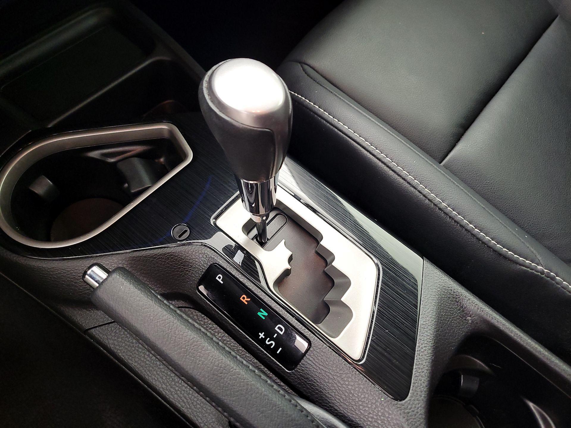 Thumbnail: 2018 Toyota RAV4 - 17