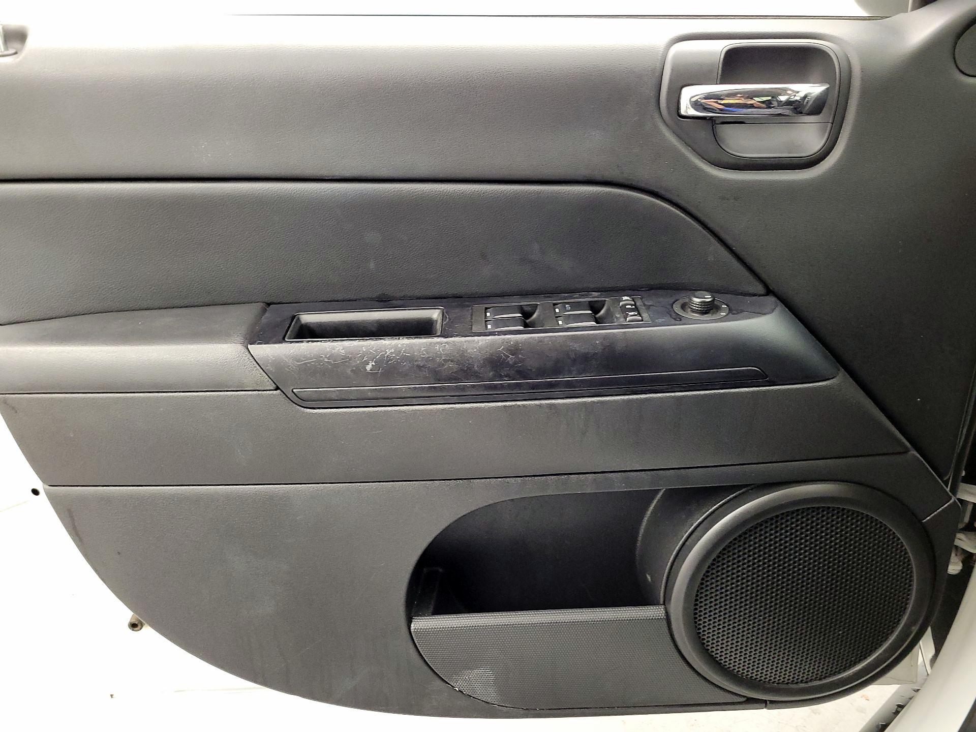 Thumbnail: 2016 Jeep Compass - 12