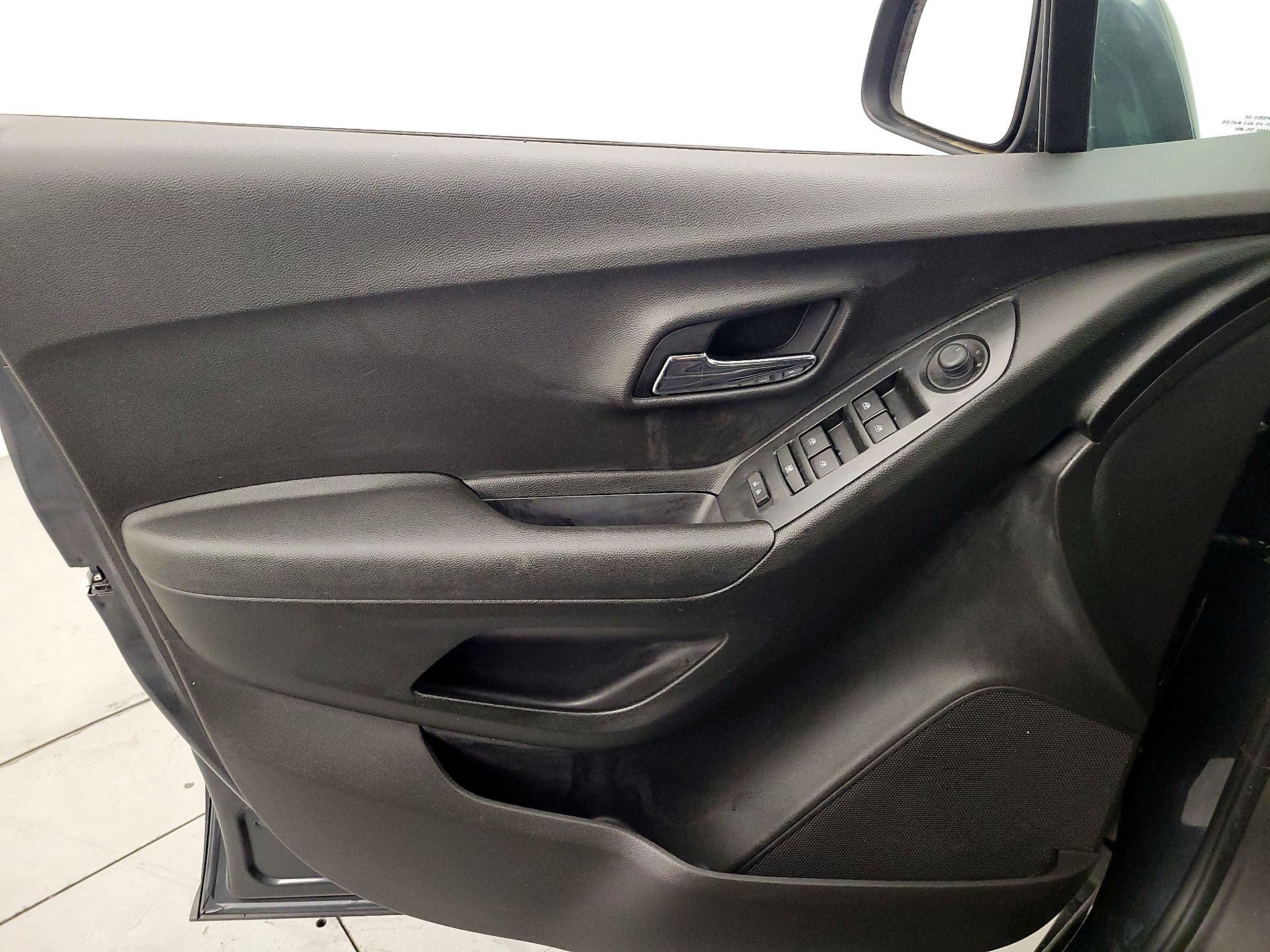 Thumbnail: 2016 Chevrolet Trax - 12