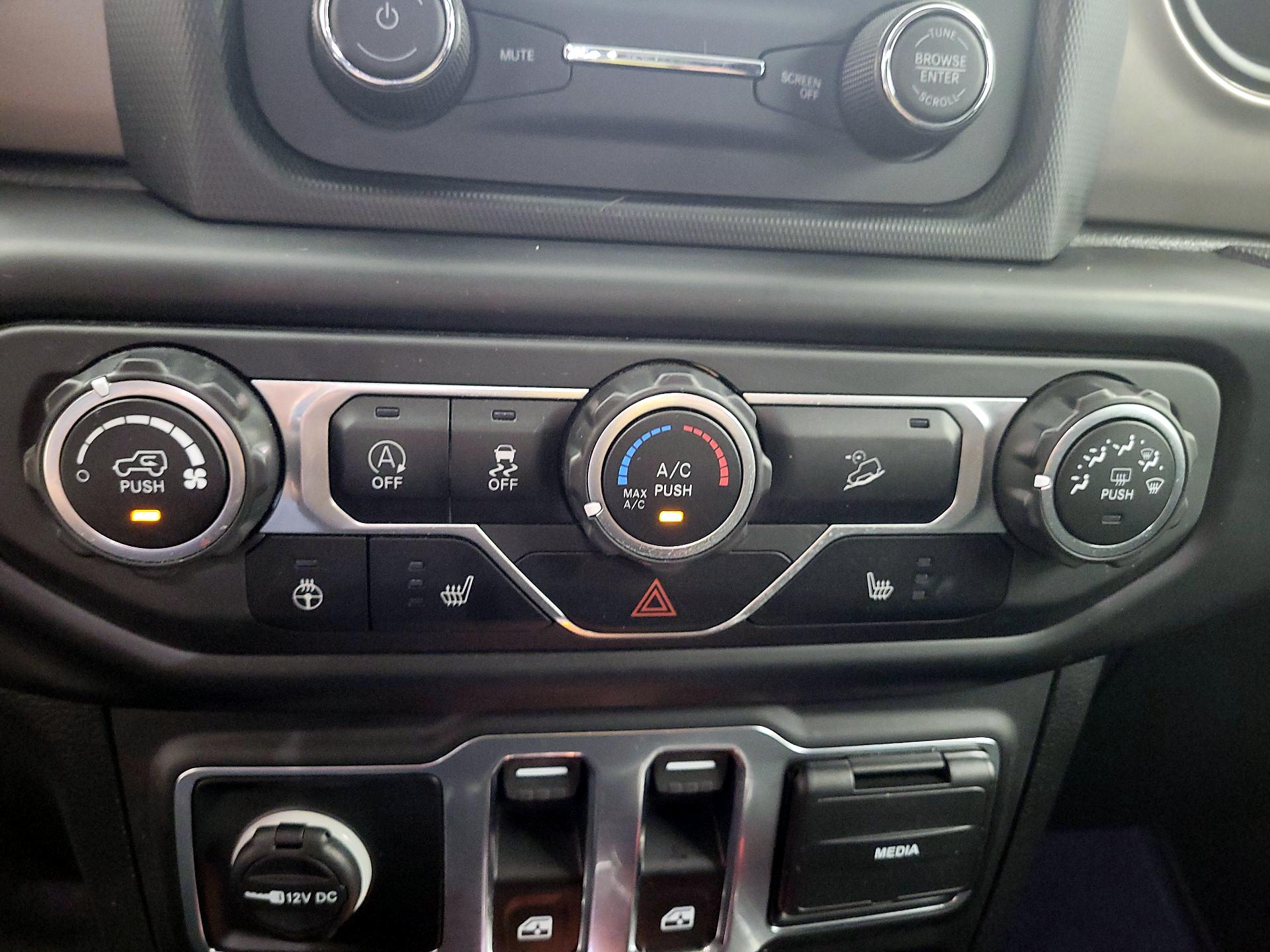 Thumbnail: 2020 Jeep Wrangler - 14
