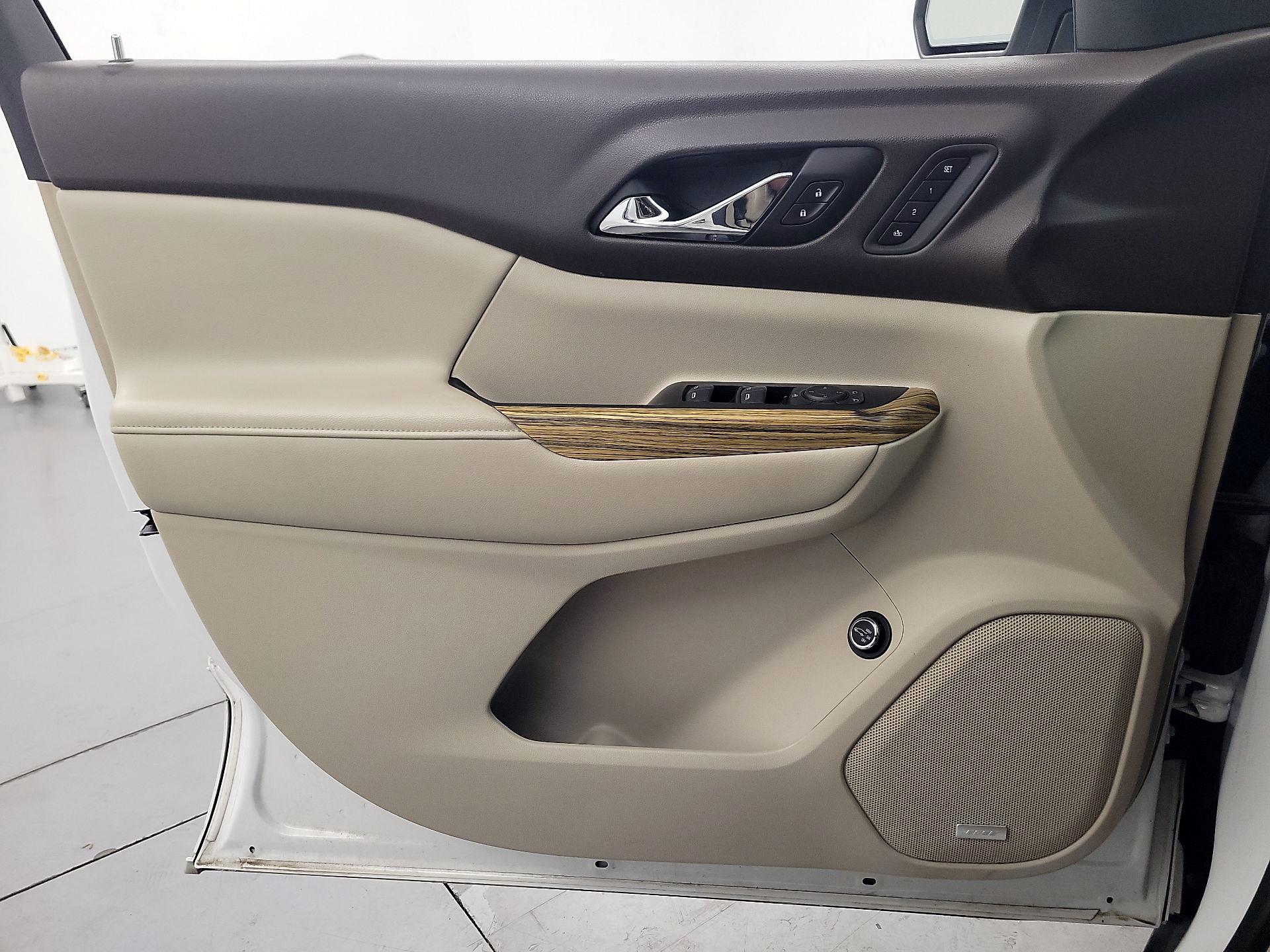 Thumbnail: 2017 GMC Acadia - 12