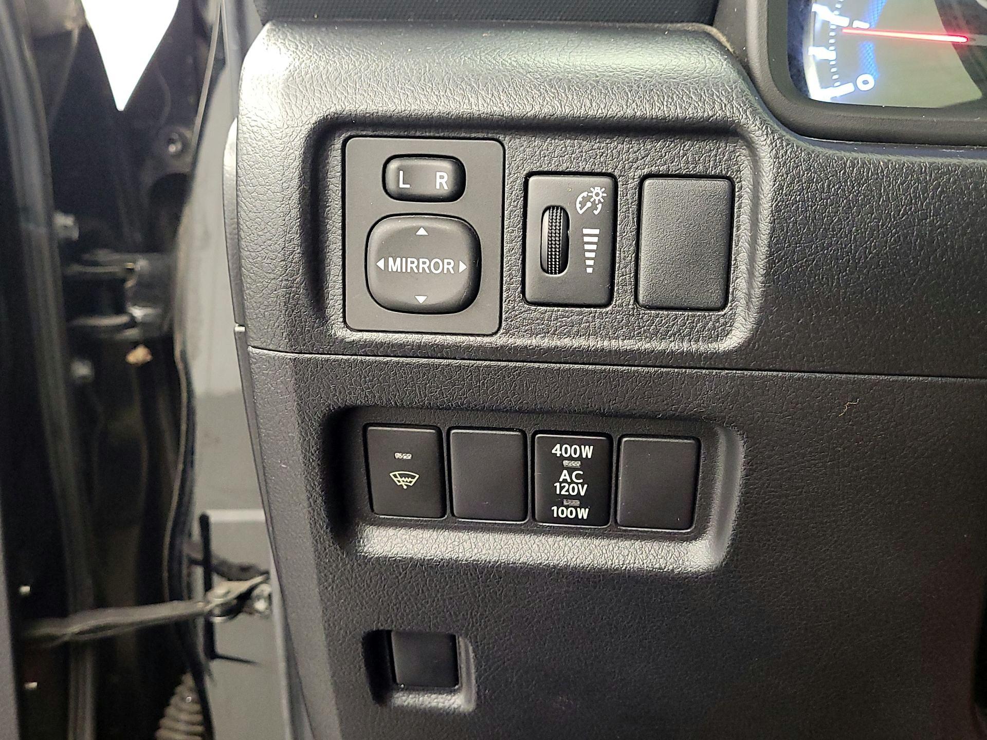 Thumbnail: 2014 Toyota 4Runner - 13