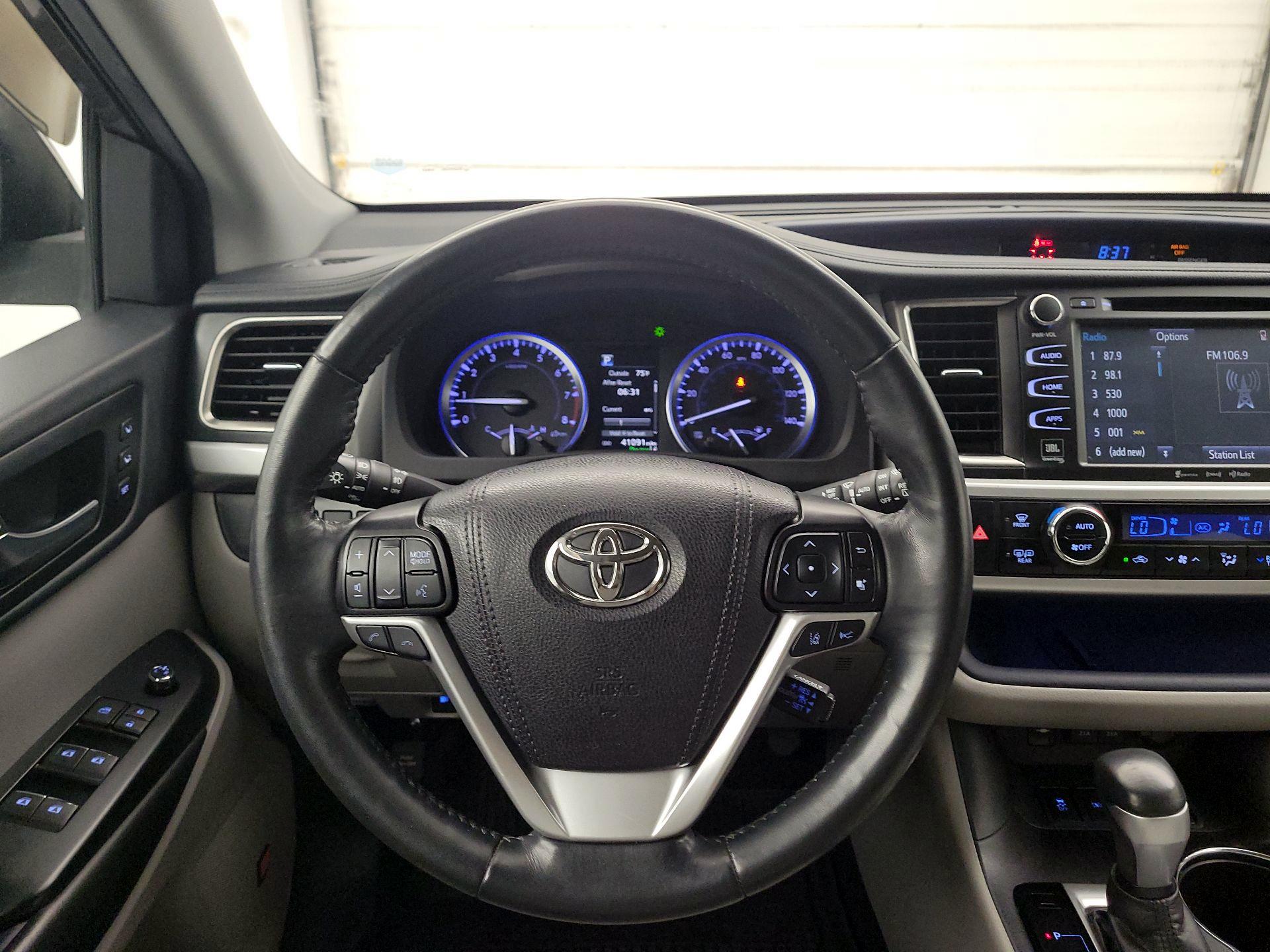 Thumbnail: 2019 Toyota Highlander - 10