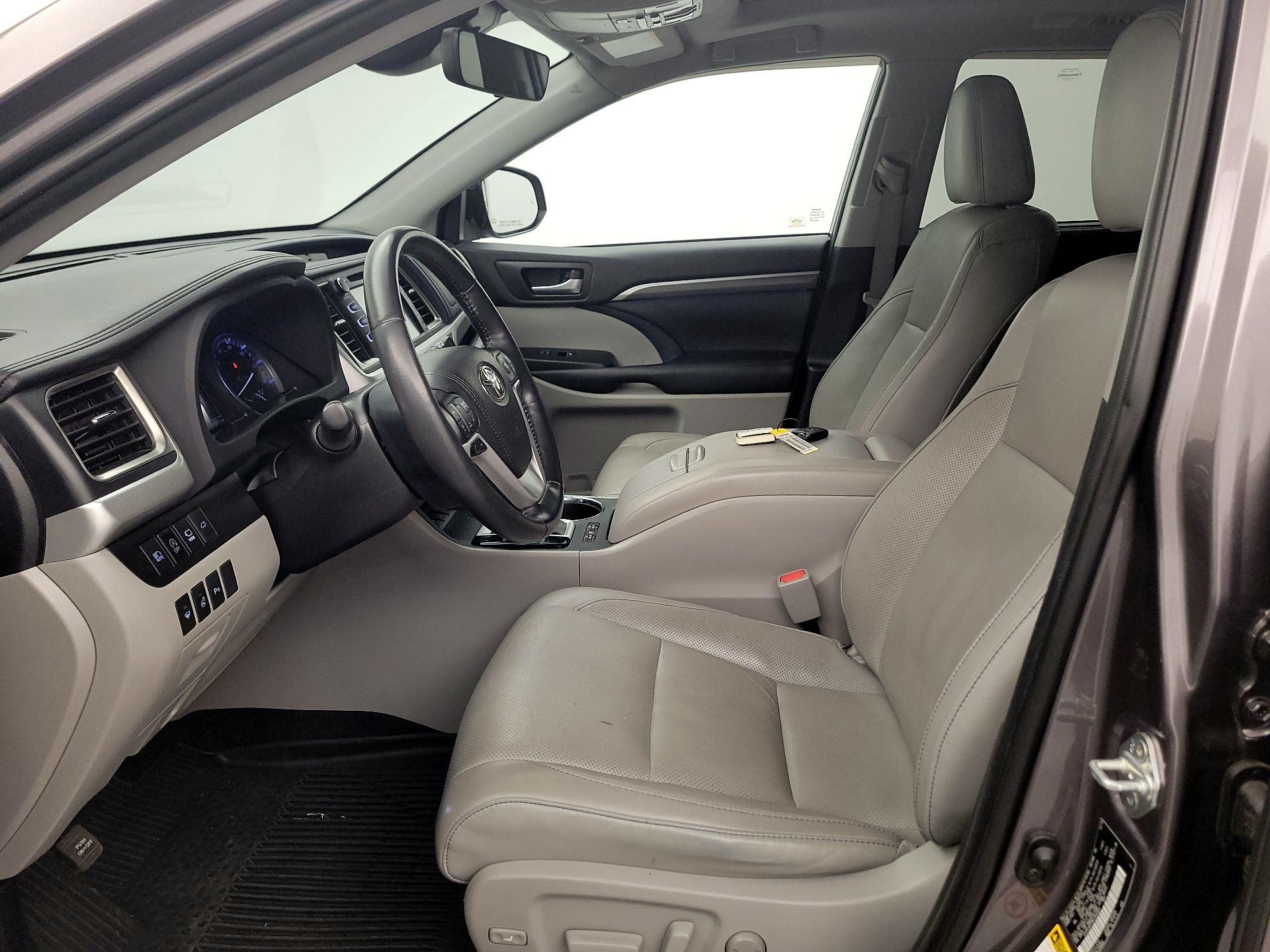Thumbnail: 2019 Toyota Highlander - 11