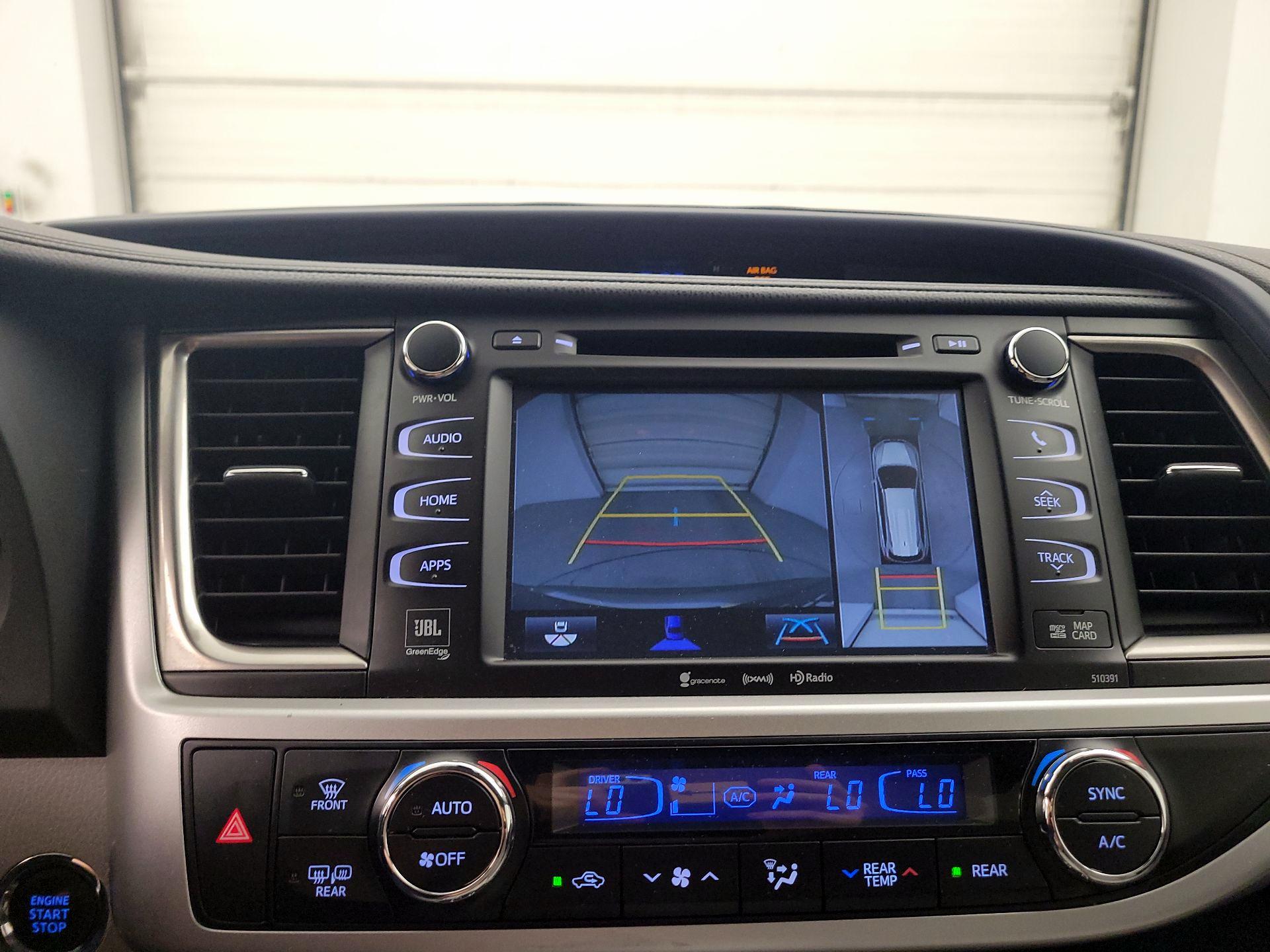 Thumbnail: 2019 Toyota Highlander - 14