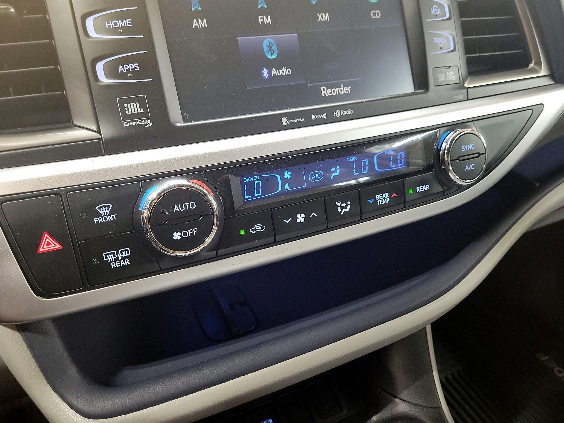 Thumbnail: 2019 Toyota Highlander - 16