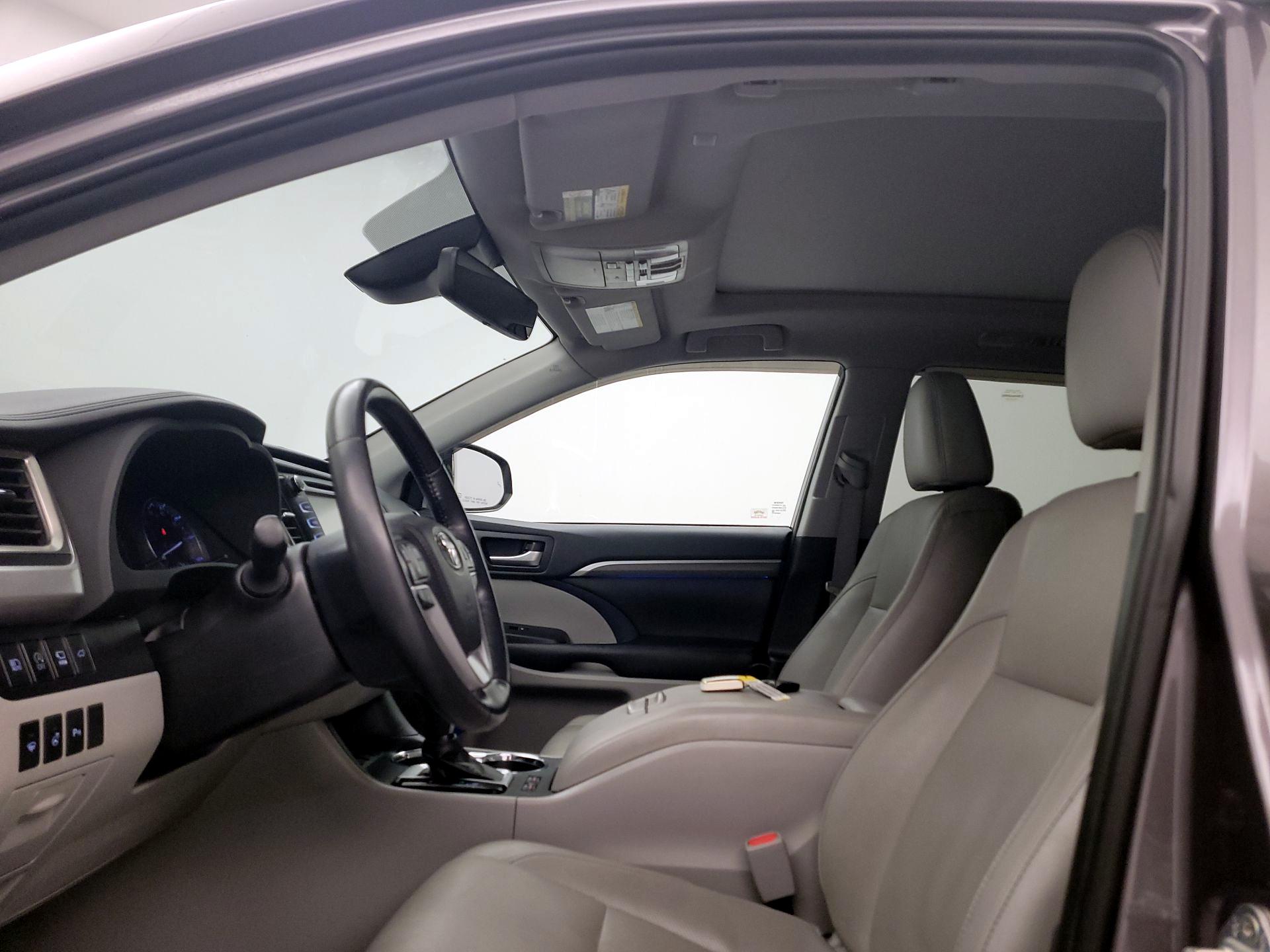 Thumbnail: 2019 Toyota Highlander - 18