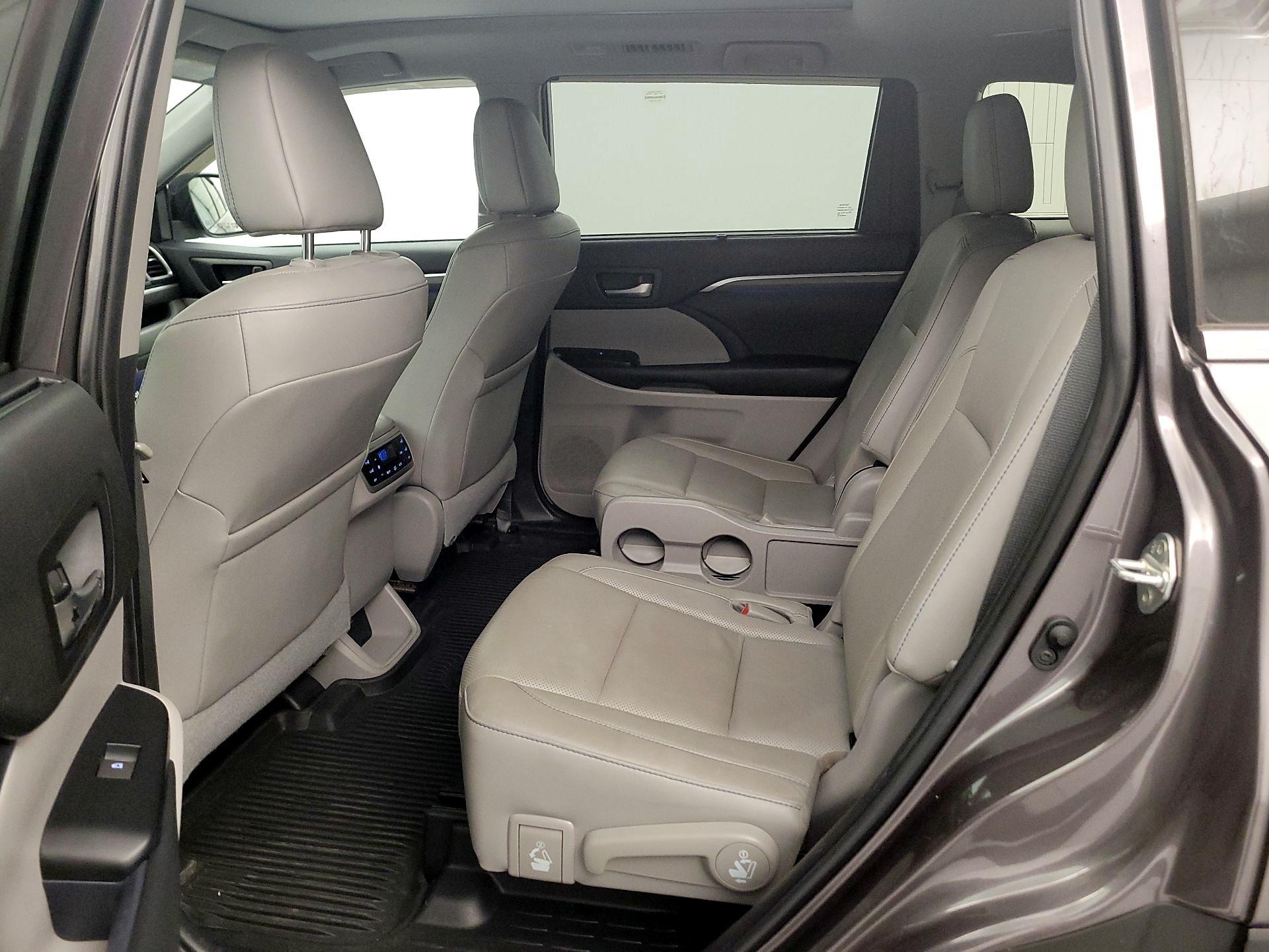 Thumbnail: 2019 Toyota Highlander - 19