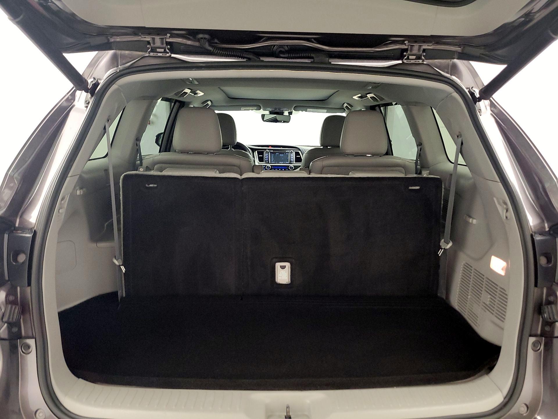 Thumbnail: 2019 Toyota Highlander - 20