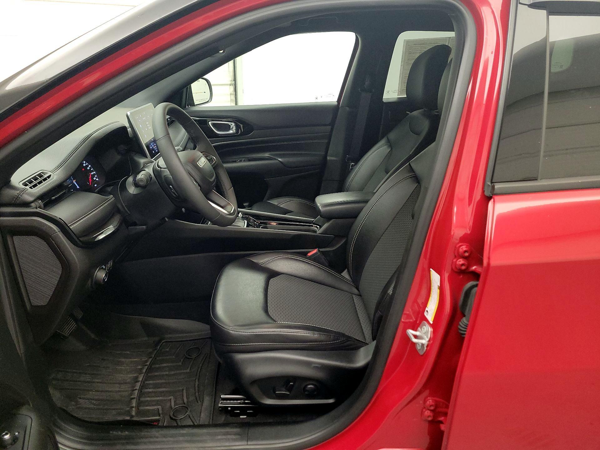 Thumbnail: 2023 Jeep Compass - 11