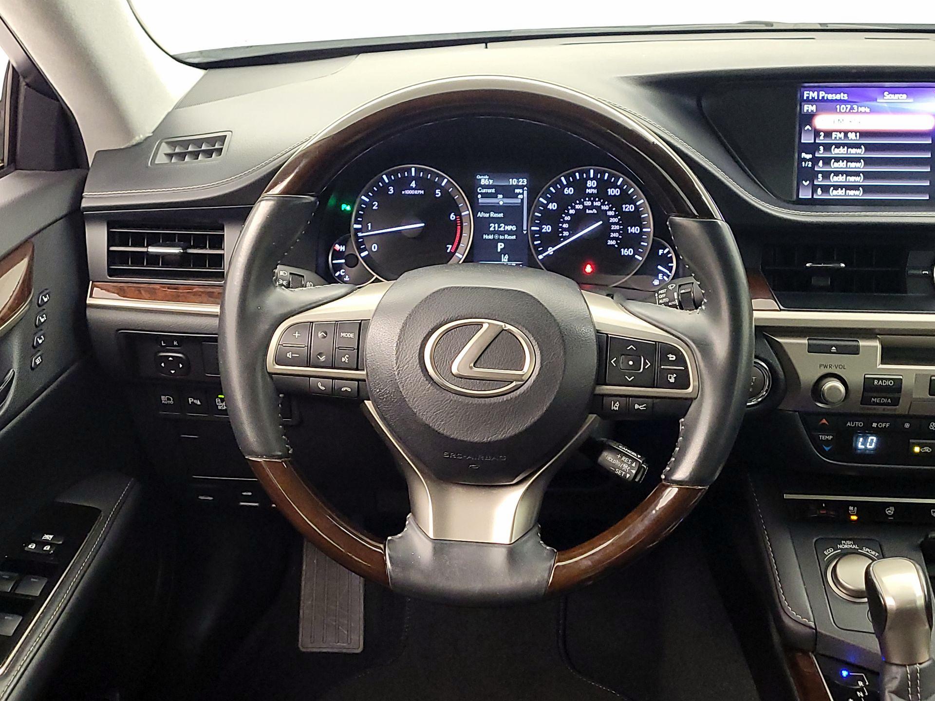 Thumbnail: 2017 Lexus ES - 10