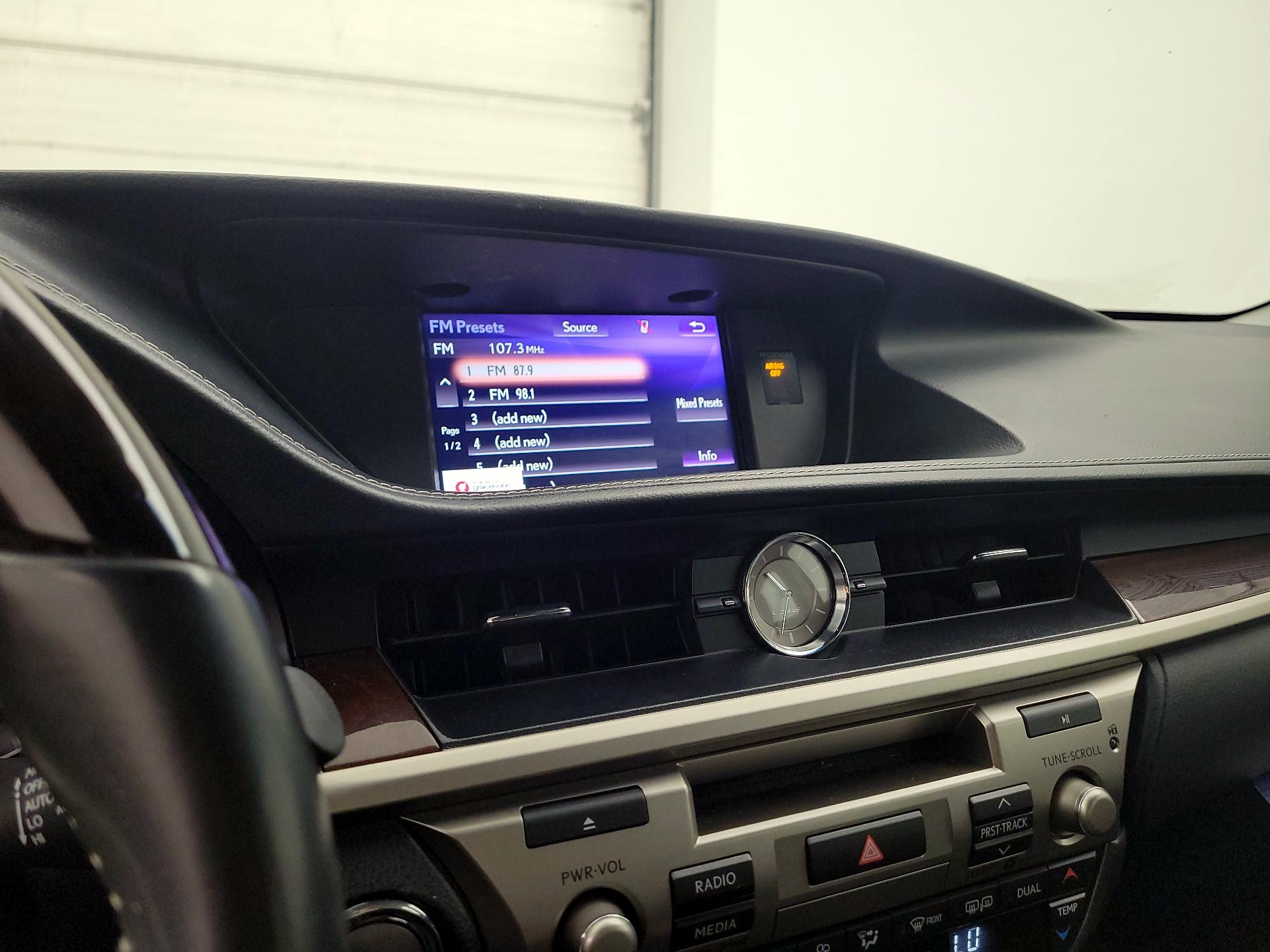 Thumbnail: 2017 Lexus ES - 15