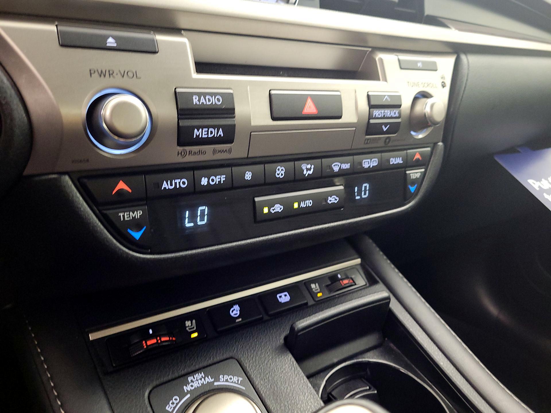 Thumbnail: 2017 Lexus ES - 16