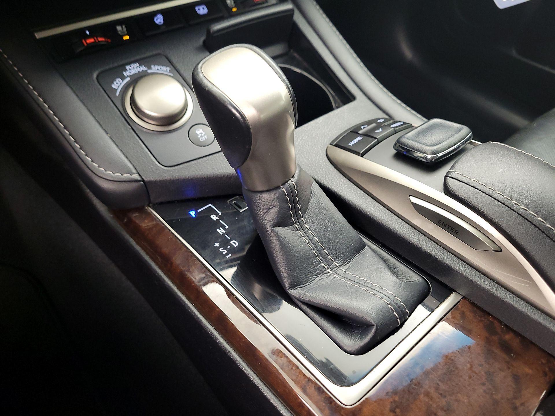 Thumbnail: 2017 Lexus ES - 17