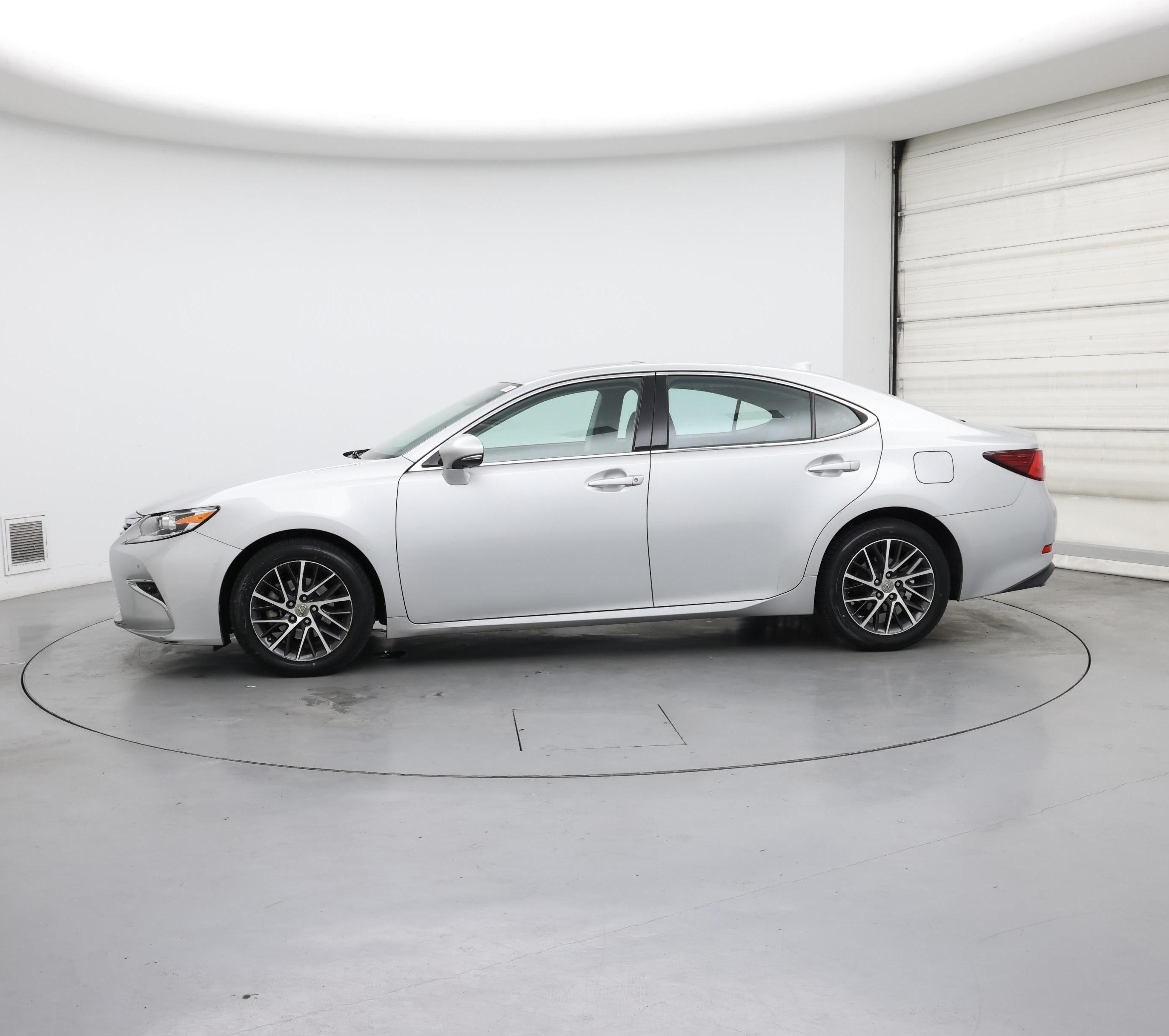 Thumbnail: 2017 Lexus ES - 3