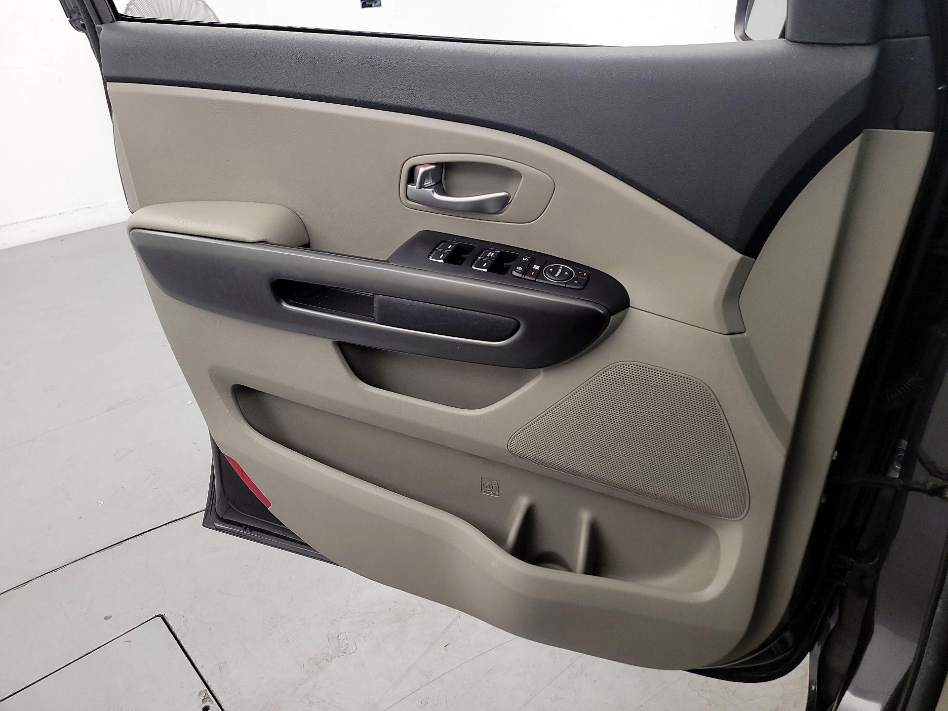 Thumbnail: 2021 Kia Sedona - 12