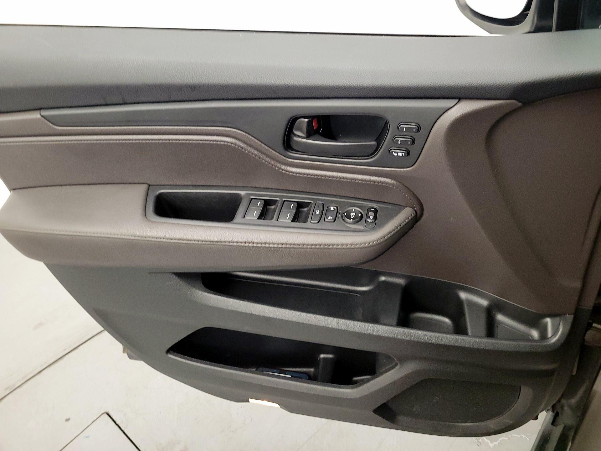 Thumbnail: 2019 Honda Odyssey - 12