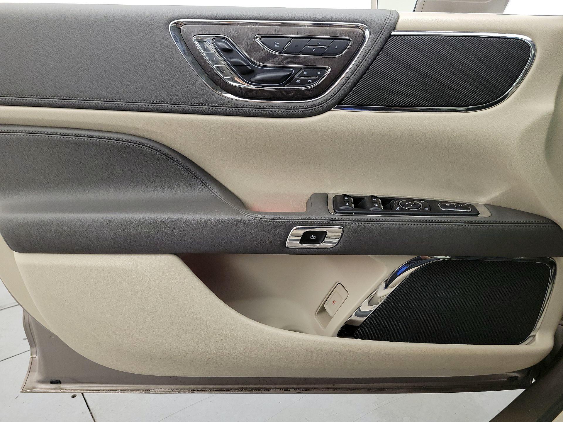 Thumbnail: 2019 Lincoln Continental - 12