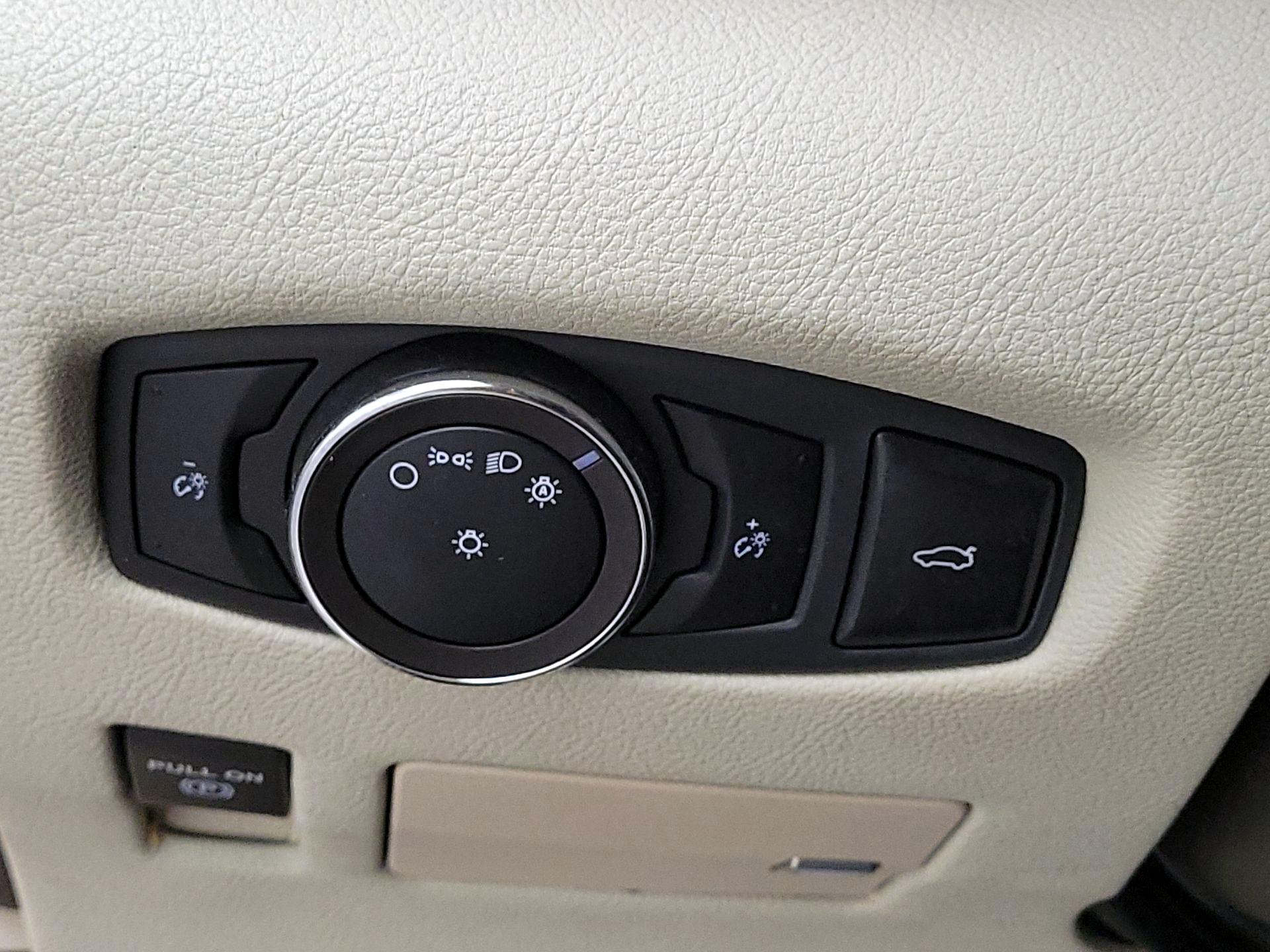 Thumbnail: 2019 Lincoln Continental - 13