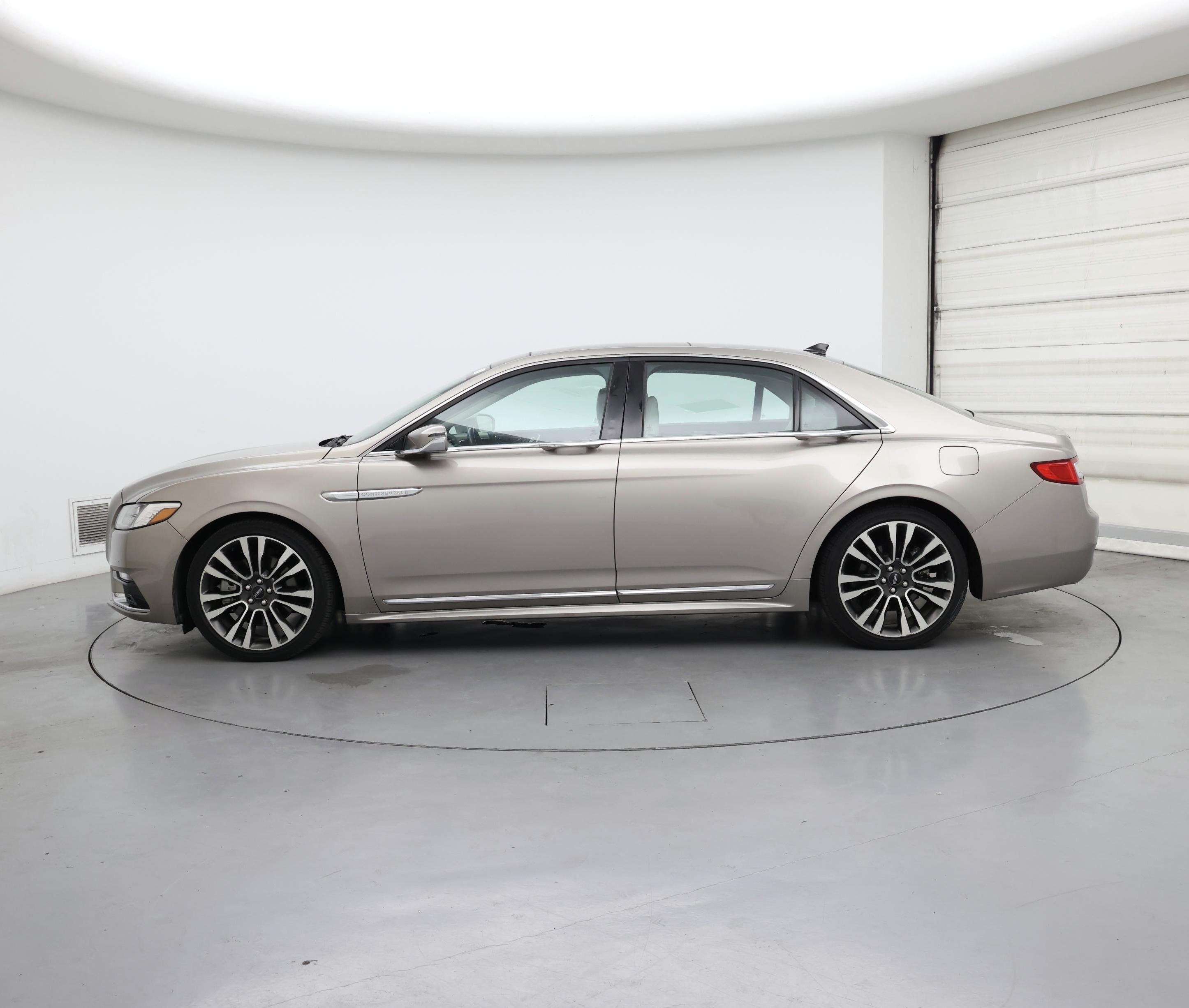 Thumbnail: 2019 Lincoln Continental - 3
